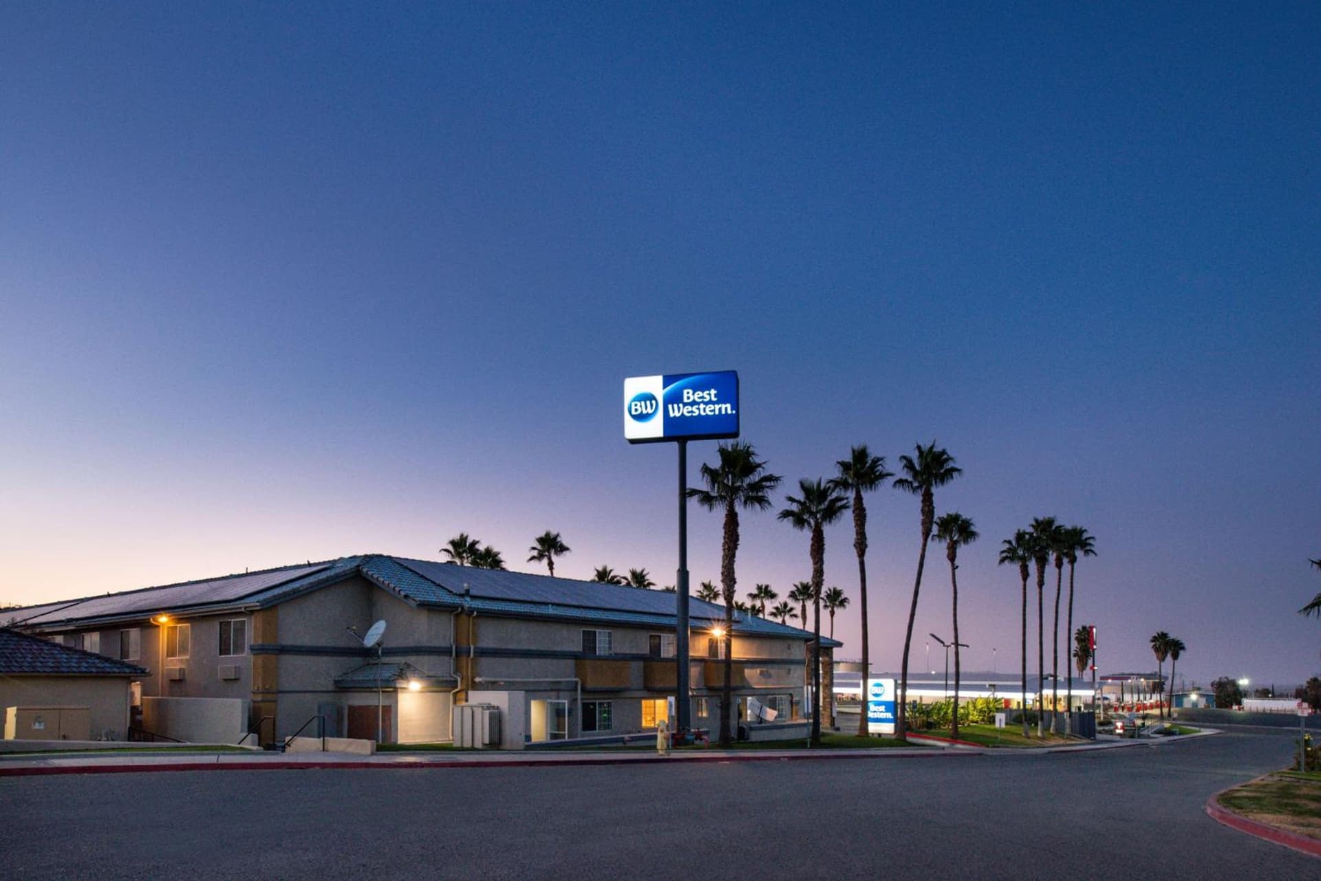 Best Western Kettleman City Inn & Suites interior in Kettleman City, CA — gallery photo 2