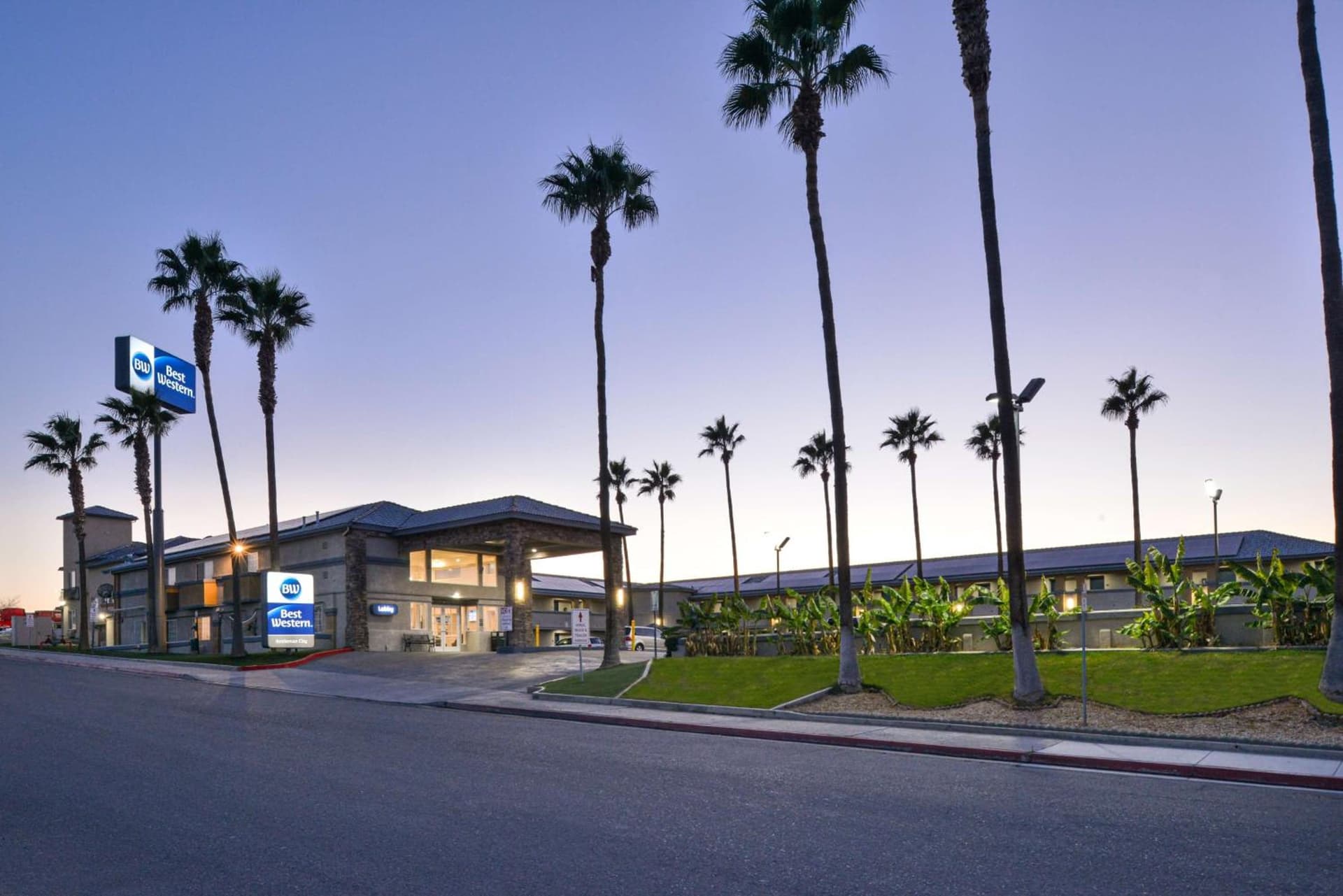 Best Western Kettleman City Inn & Suites property views in Kettleman City, CA — gallery photo 3
