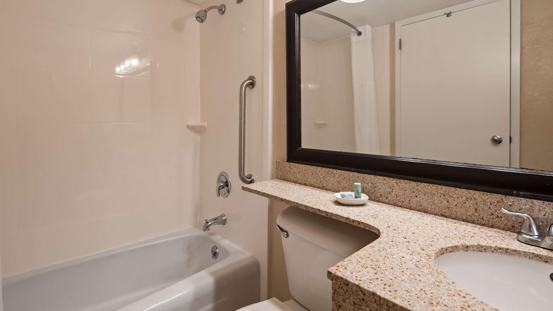 Best Western Greenfield Inn gallery photo in Allen Park, MI — image 48