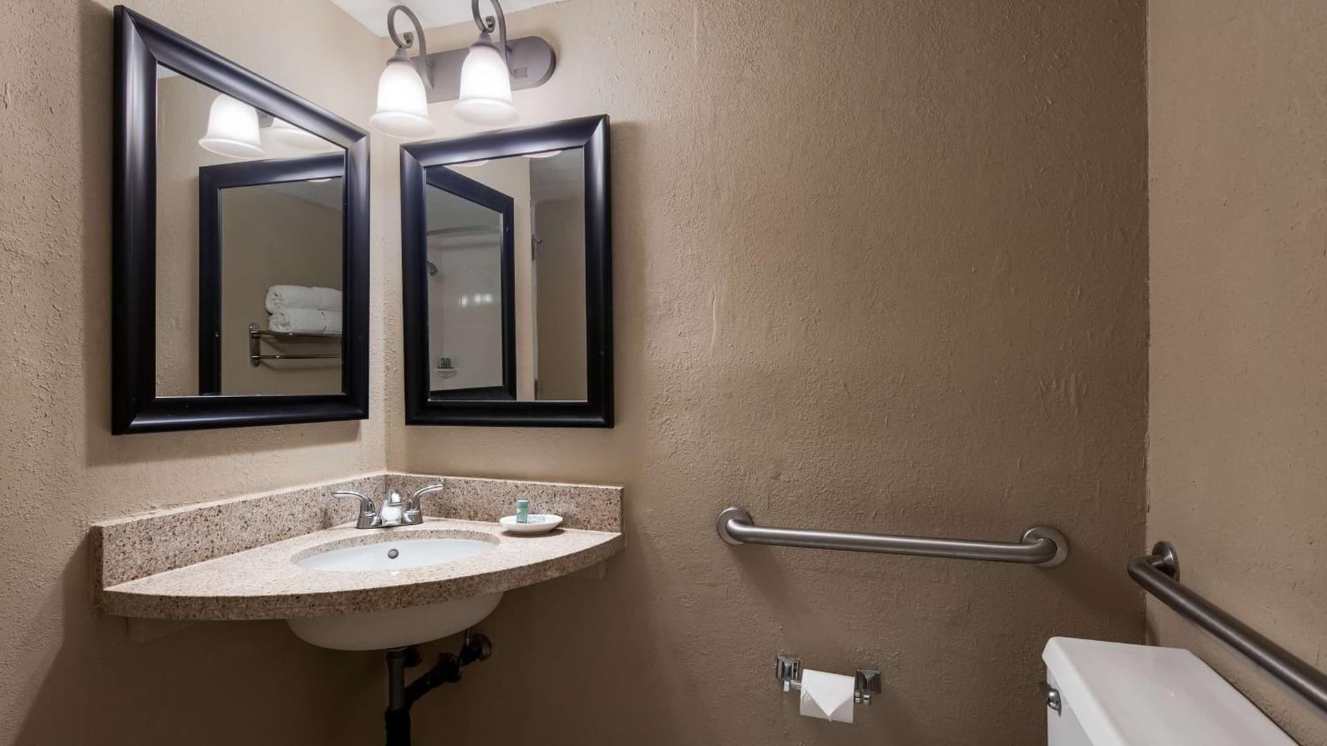 Best Western Greenfield Inn gallery photo in Allen Park, MI — image 31