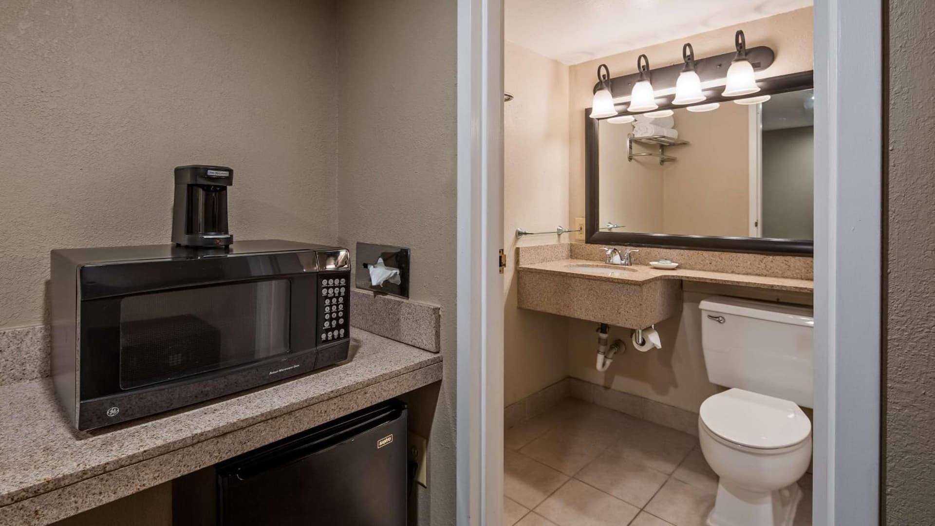 Best Western Greenfield Inn gallery photo in Allen Park, MI — image 36