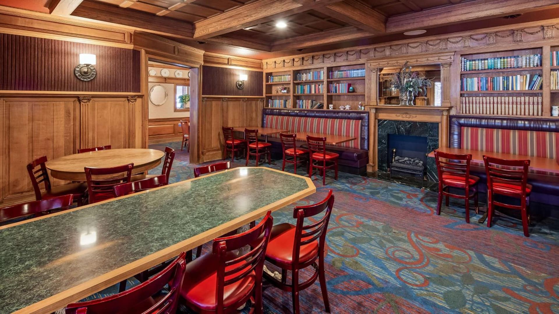 Best Western Greenfield Inn interior in Allen Park, MI — gallery photo 2