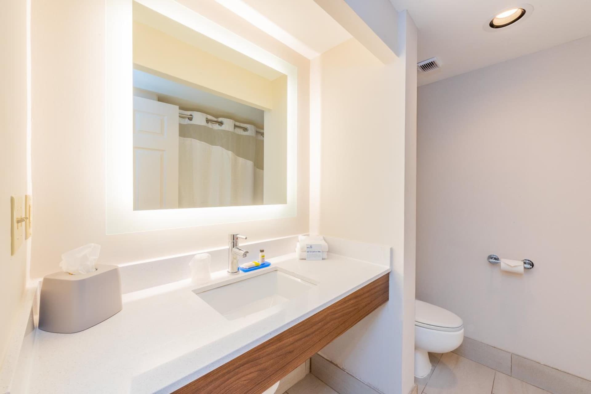 Holiday Inn Express Hotel & Suites Bradenton West by IHG gallery photo in Bradenton, FL — image 39
