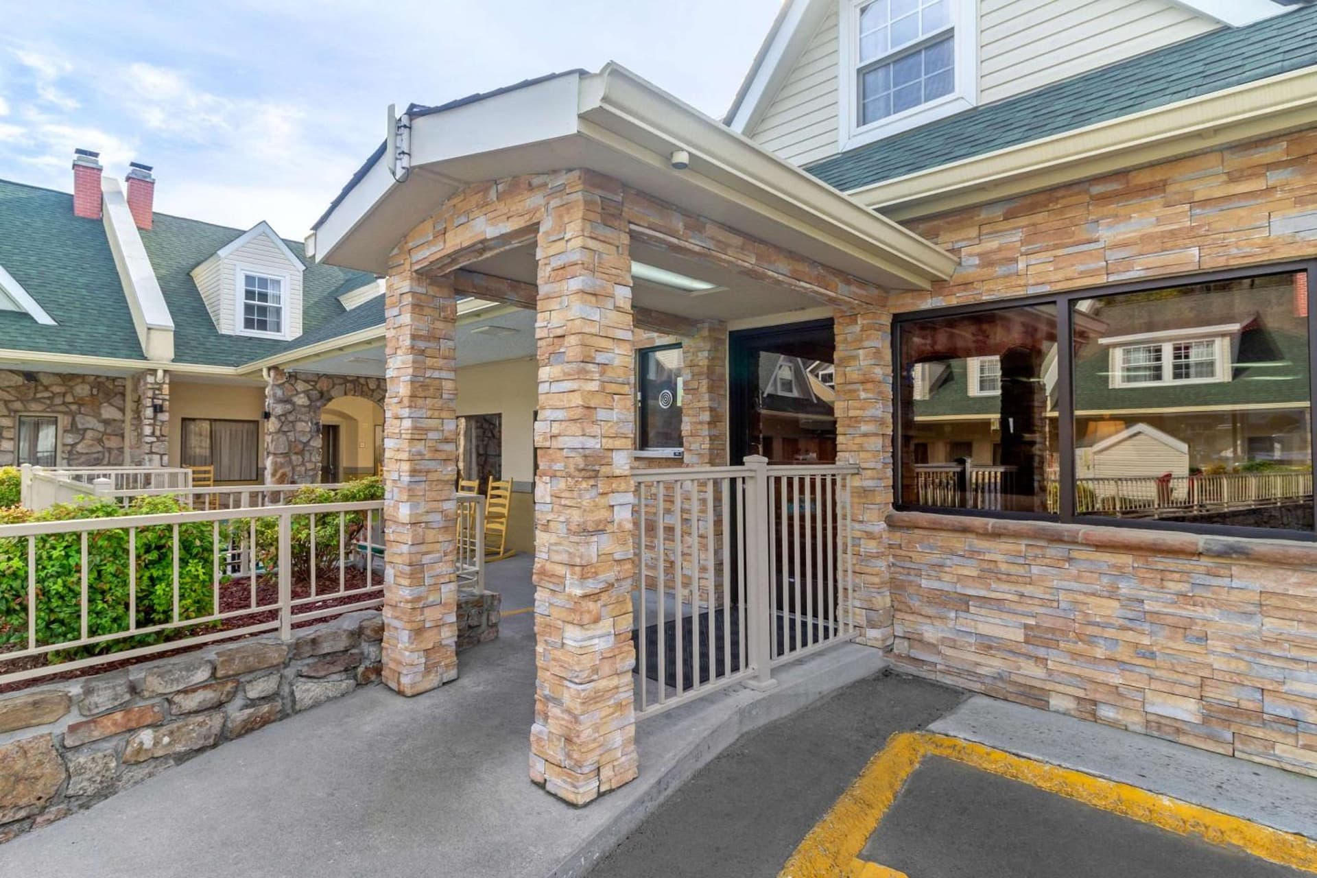 Econo Lodge Inn & Suites Gatlinburg at the Convention Center property views in Gatlinburg, TN — gallery photo 3