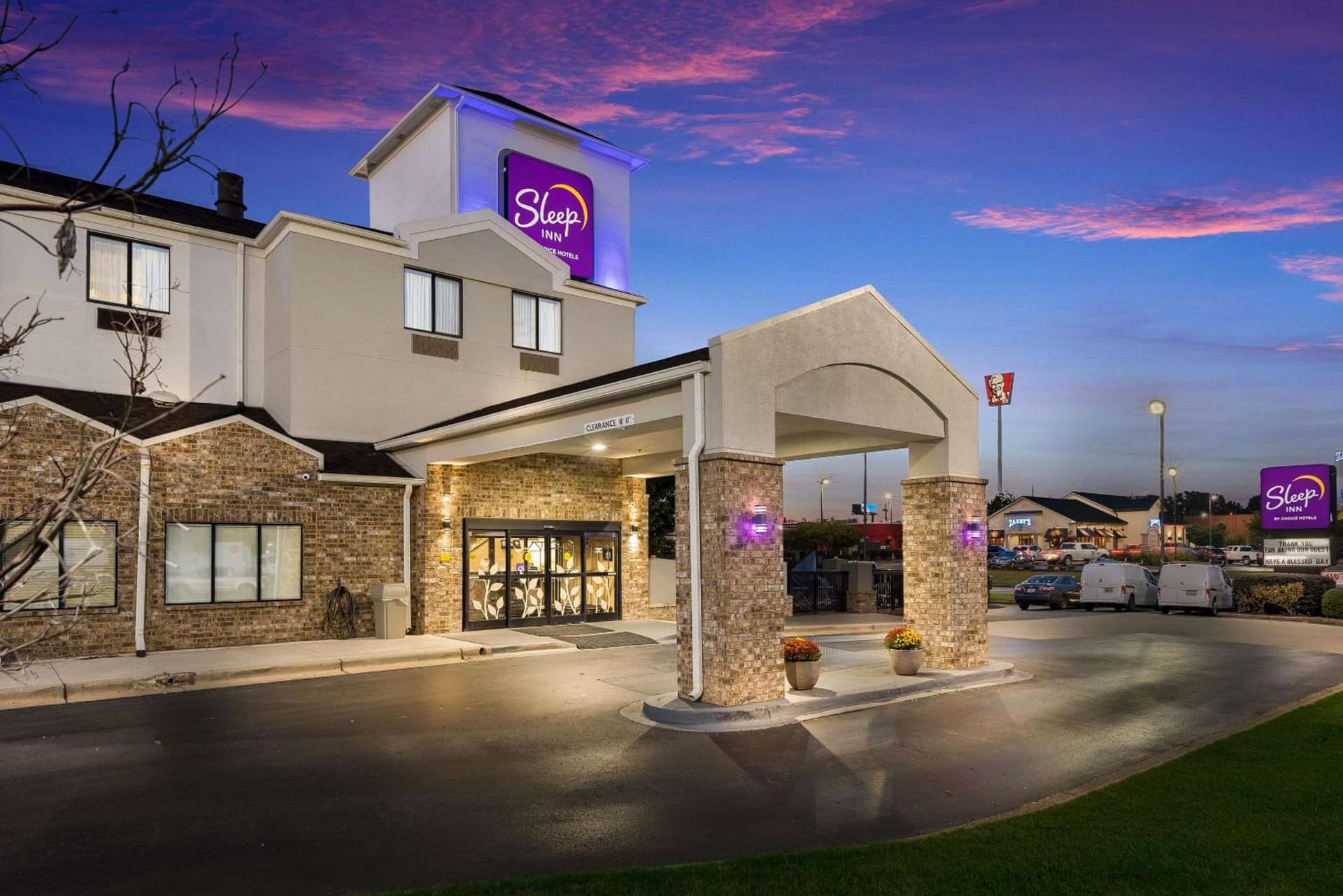 Spark by Hilton Oxford featured exterior or lobby in Oxford, AL — similar hotel