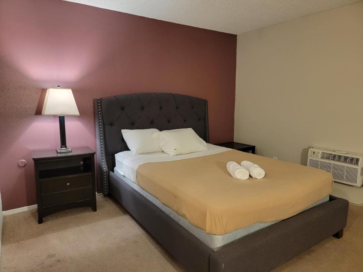 Comfortable Double Bed Unit(C23) featured exterior or lobby in Los Angeles, CA — similar hotel