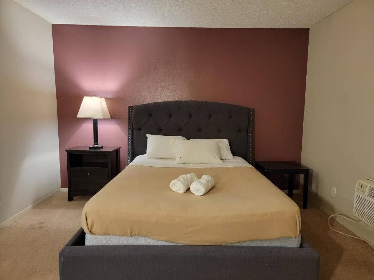 Comfortable Double Bed Unit(C23) exterior or lobby in Los Angeles, CA — main listing photo
