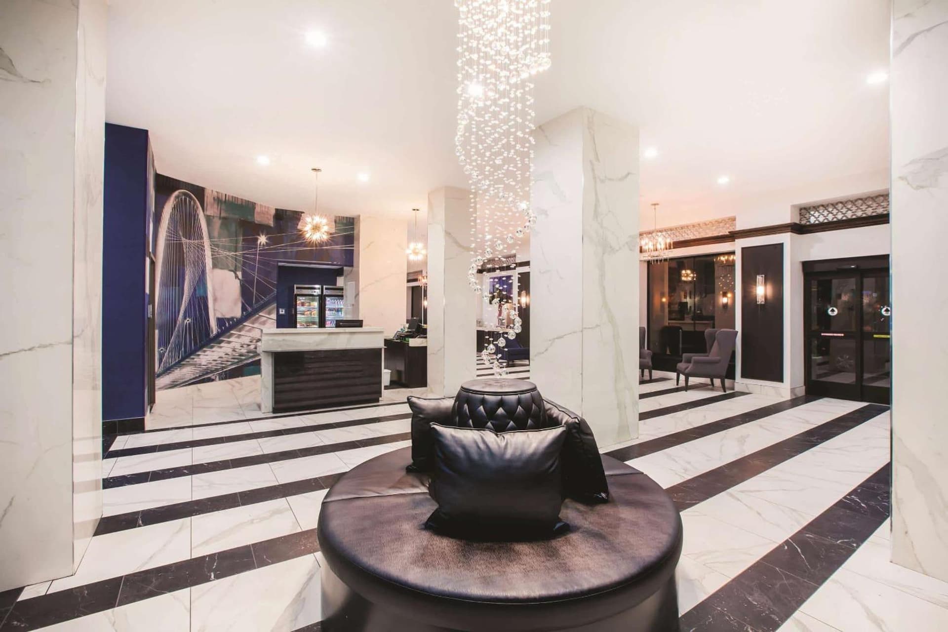 Holiday Inn Express - Dallas Downtown by IHG property views in Dallas, TX — gallery photo 3