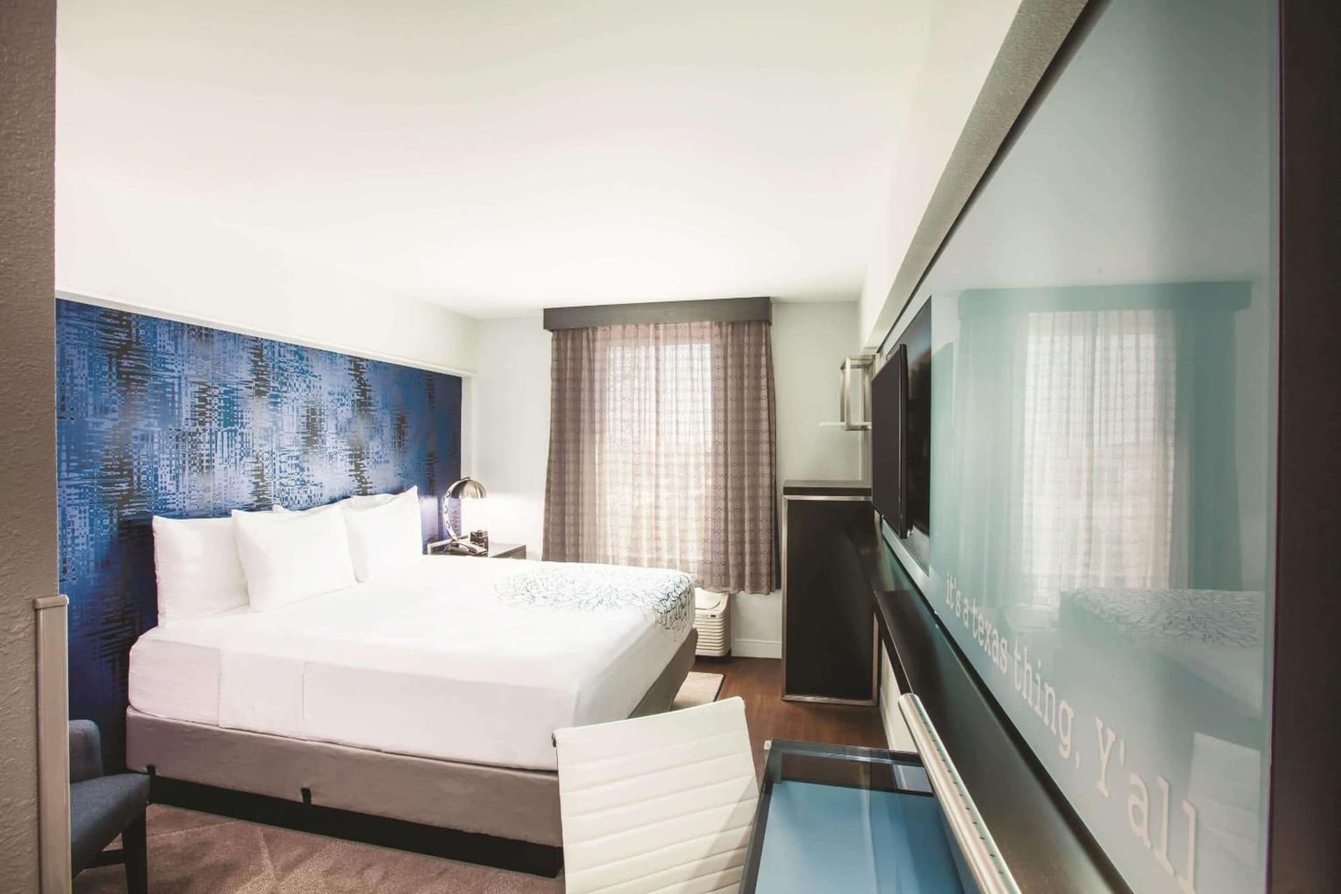 Holiday Inn Express - Dallas Downtown by IHG interior in Dallas, TX — gallery photo 2