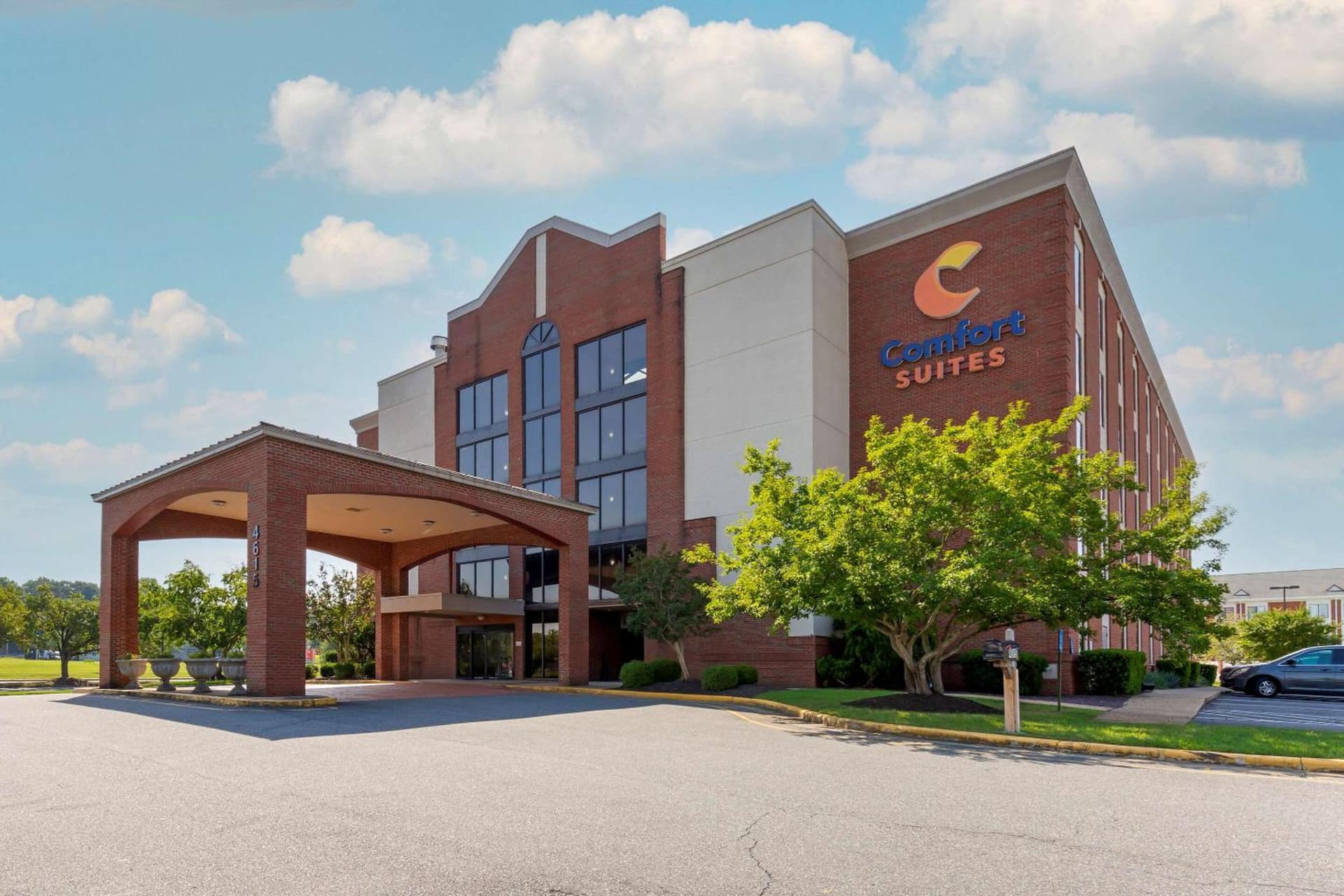 Comfort Suites Fredericksburg South interior in Fredericksburg, VA — gallery photo 2