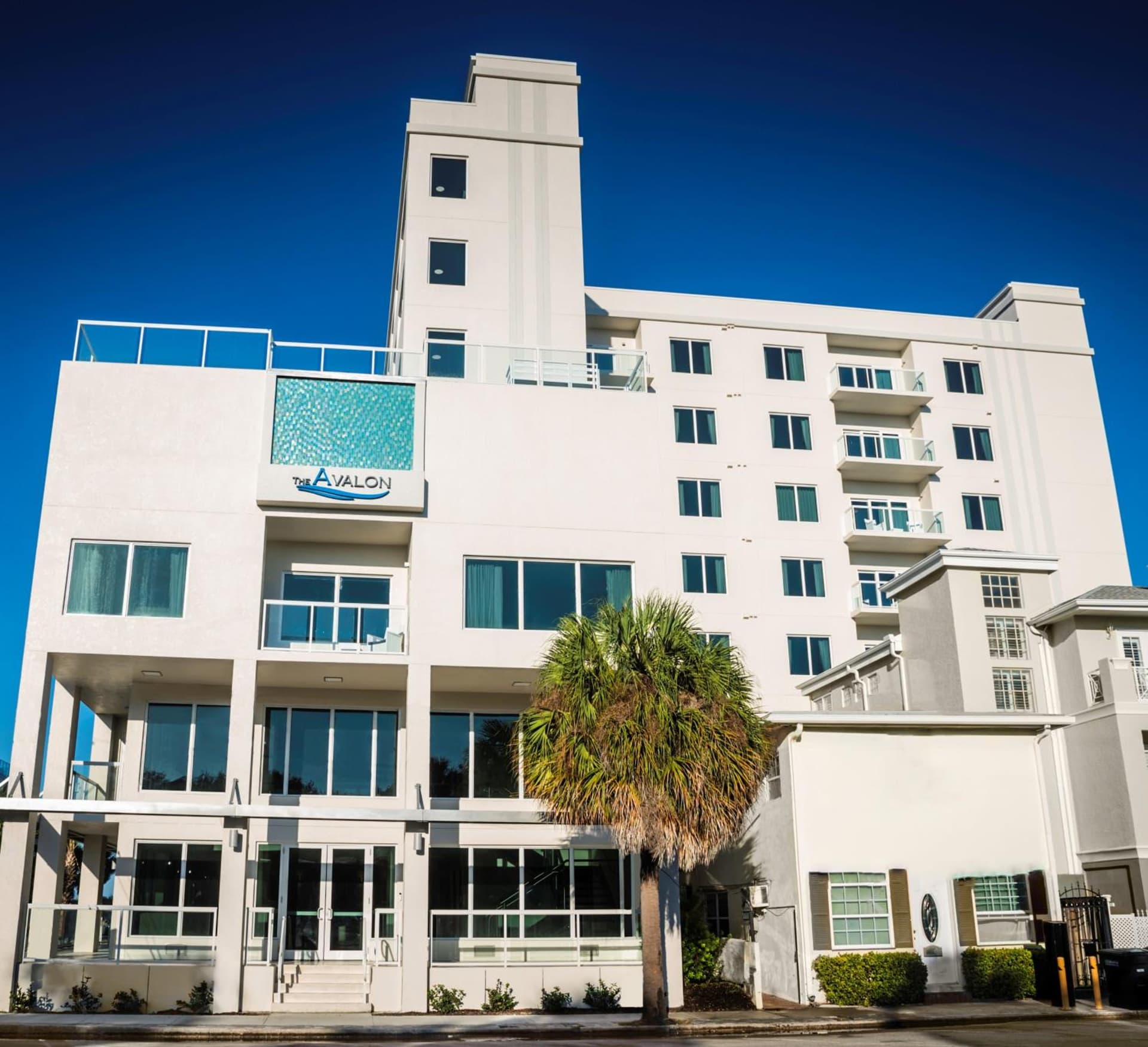 The Avalon Club featured exterior or lobby in Clearwater Beach, FL — similar hotel