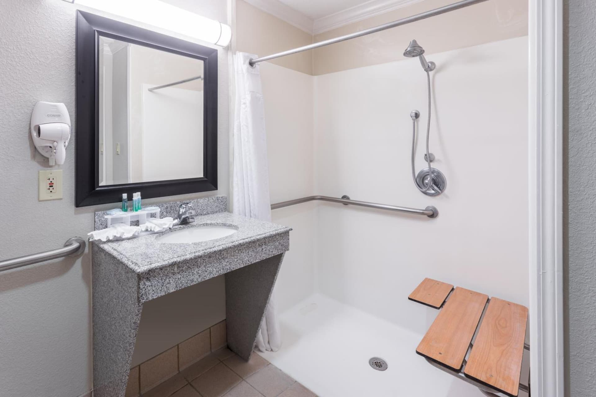 Holiday Inn Express Hotel and Suites Lake Charles by IHG gallery photo in Lake Charles, LA — image 41
