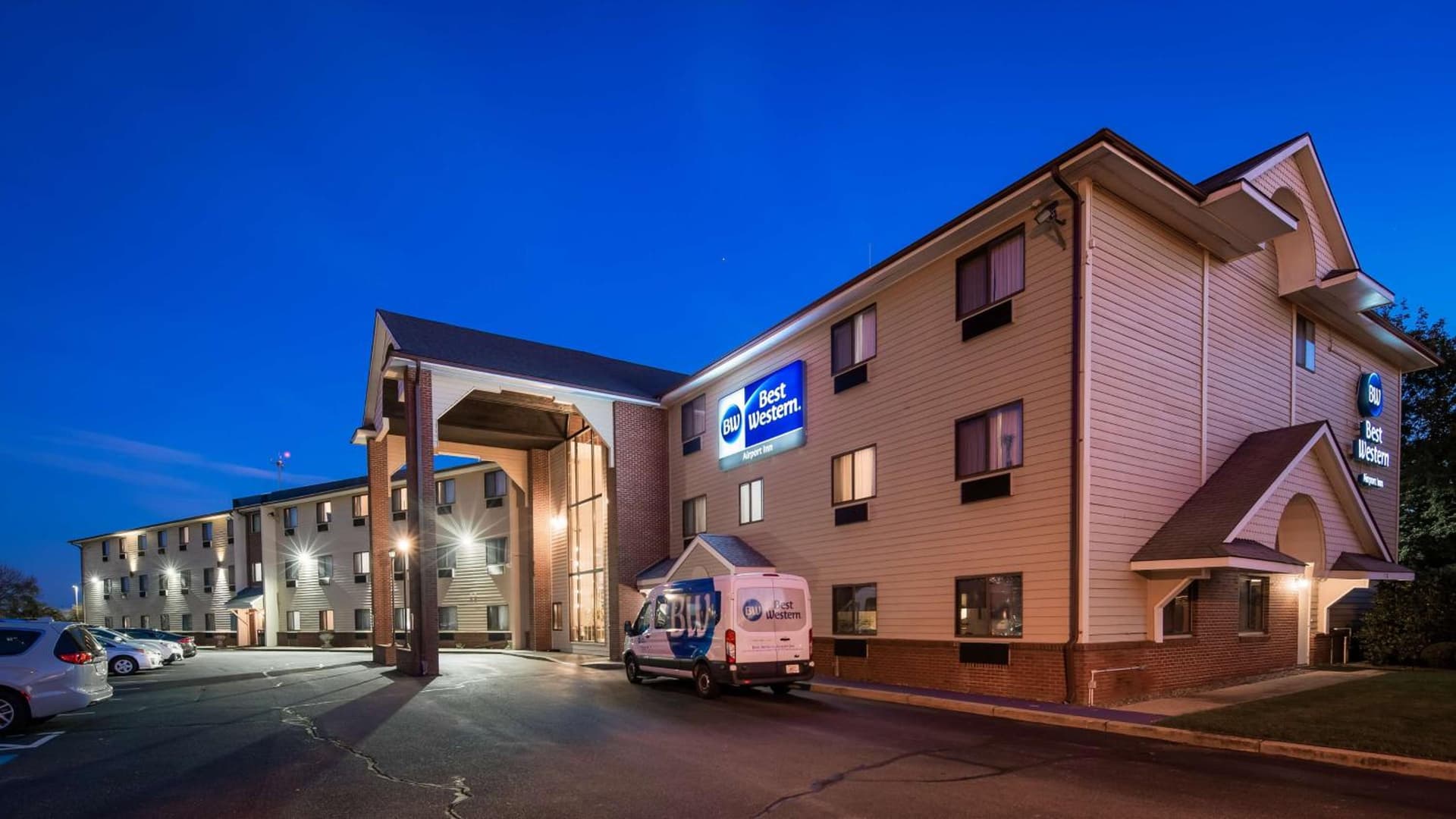 Best Western Providence Warwick Airport Inn interior in Warwick, RI — gallery photo 2