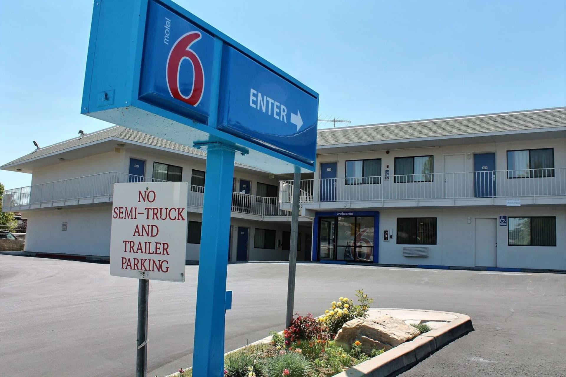 Motel 6-Atascadero, CA interior in Atascadero, CA — gallery photo 2