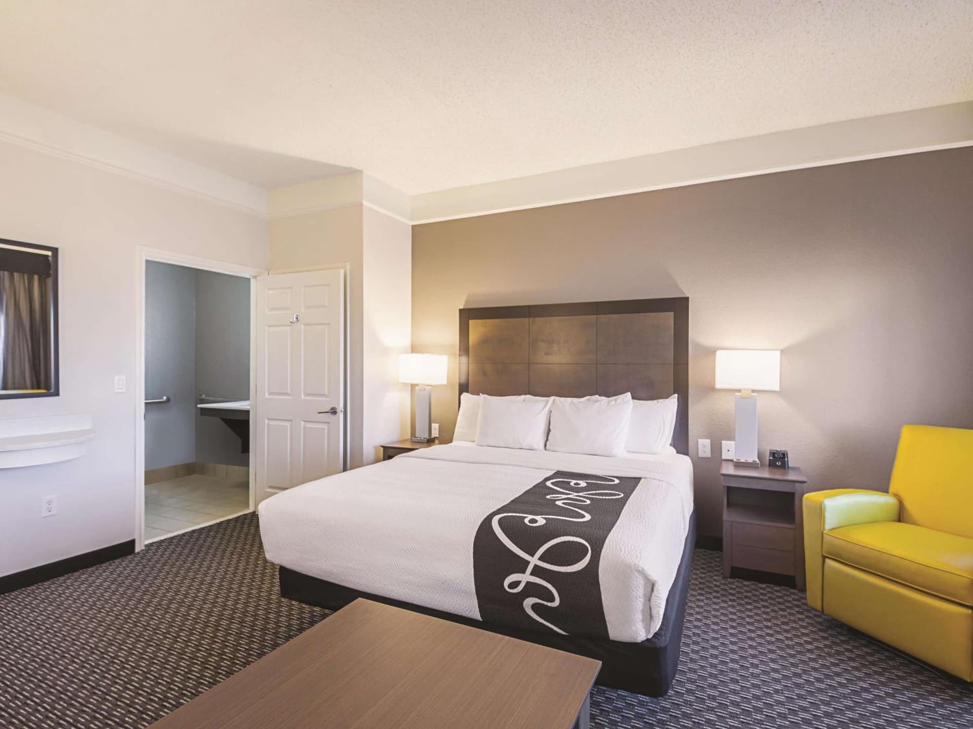La Quinta Inn & Suites by Wyndham Austin Near The Domain gallery photo in Austin, TX — image 24