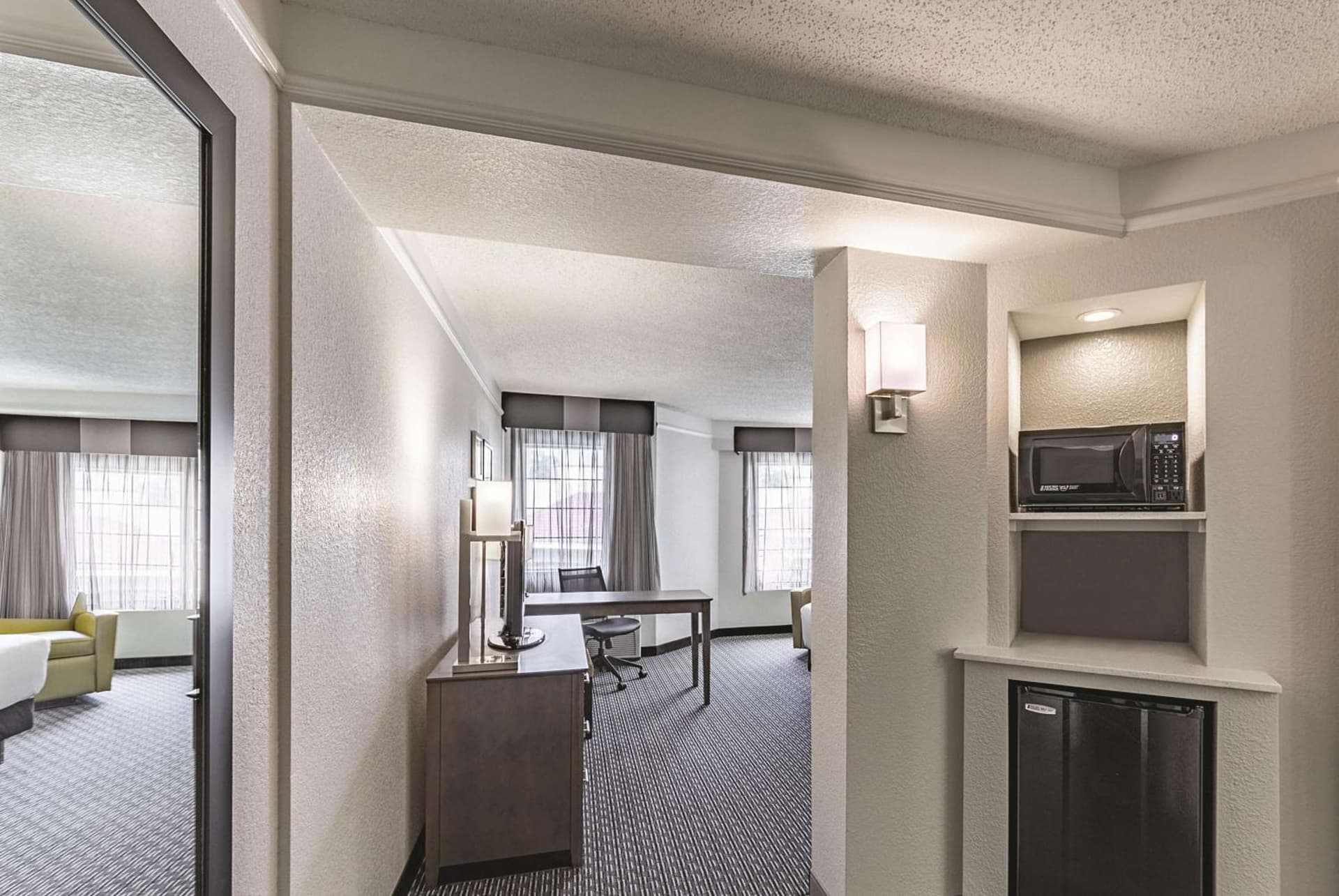 La Quinta Inn & Suites by Wyndham Austin Near The Domain gallery photo in Austin, TX — image 18