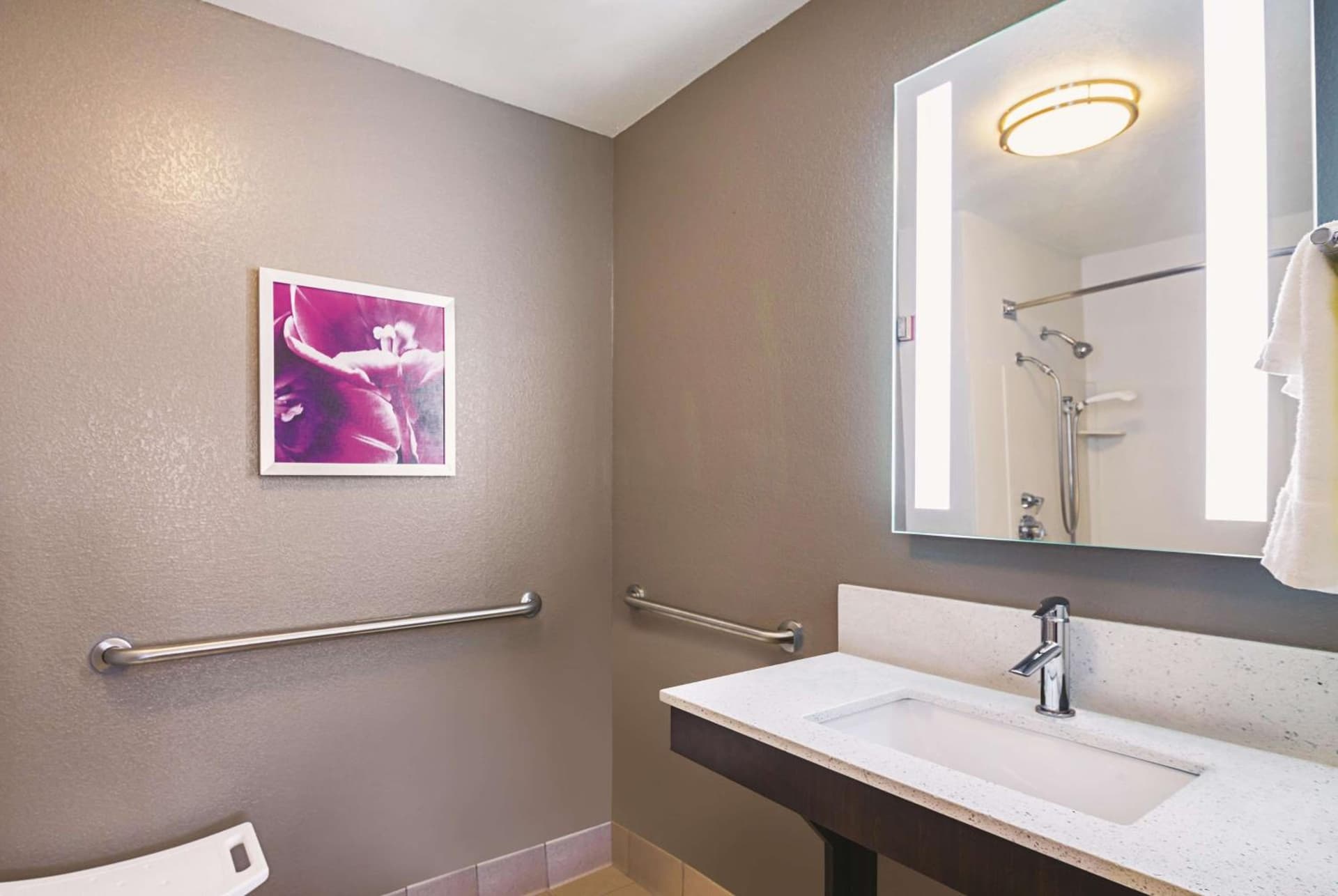 La Quinta Inn & Suites by Wyndham Austin Near The Domain gallery photo in Austin, TX — image 20