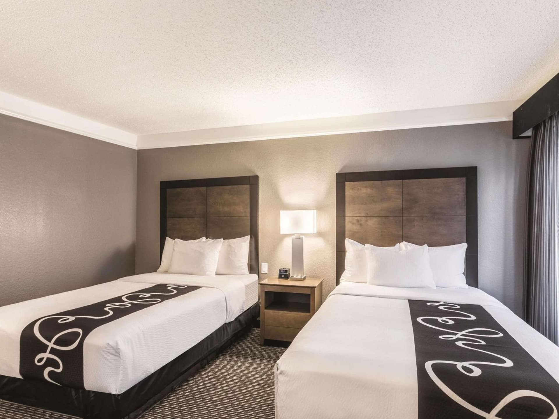 La Quinta Inn & Suites by Wyndham Austin Near The Domain gallery photo in Austin, TX — image 4