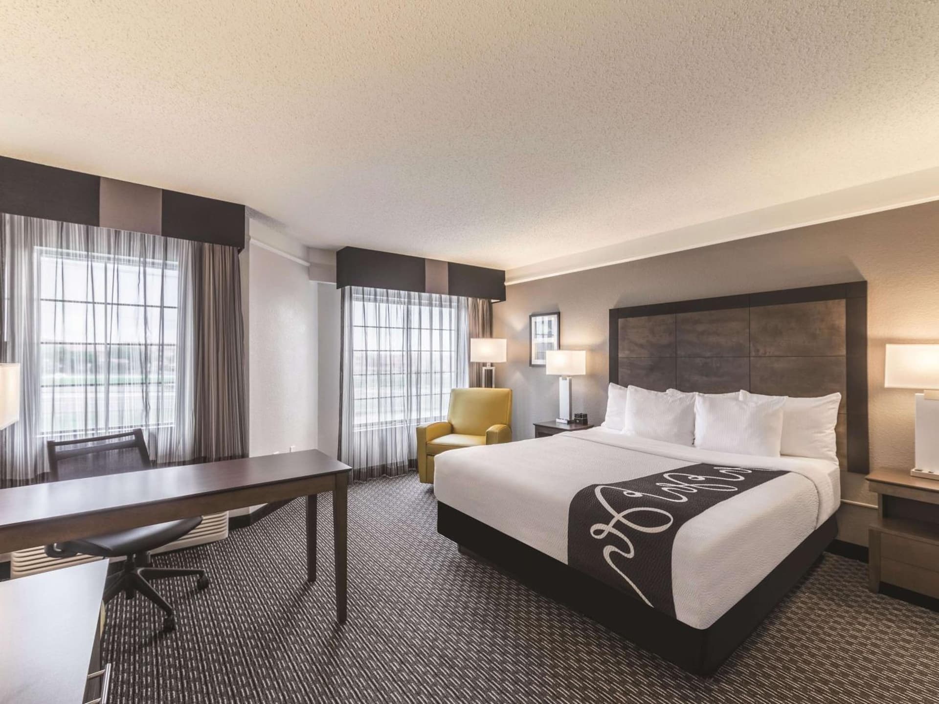 La Quinta Inn & Suites by Wyndham Austin Near The Domain gallery photo in Austin, TX — image 40