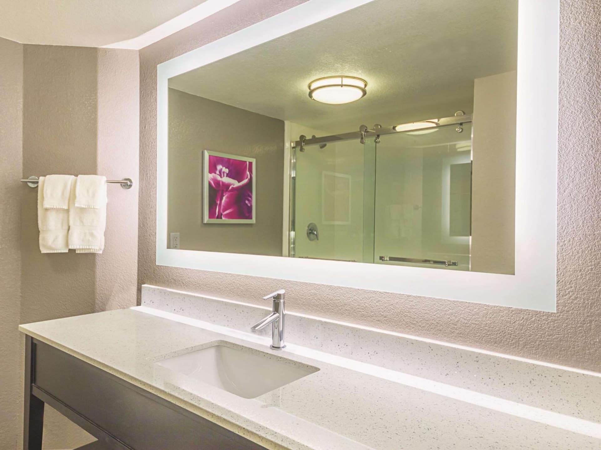 La Quinta Inn & Suites by Wyndham Austin Near The Domain gallery photo in Austin, TX — image 11