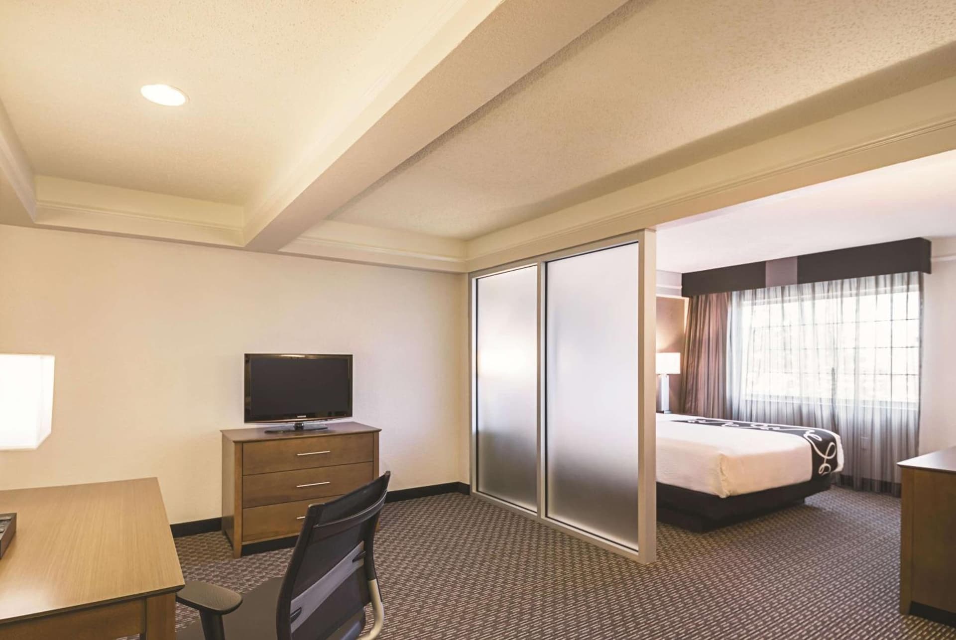 La Quinta Inn & Suites by Wyndham Austin Near The Domain gallery photo in Austin, TX — image 42