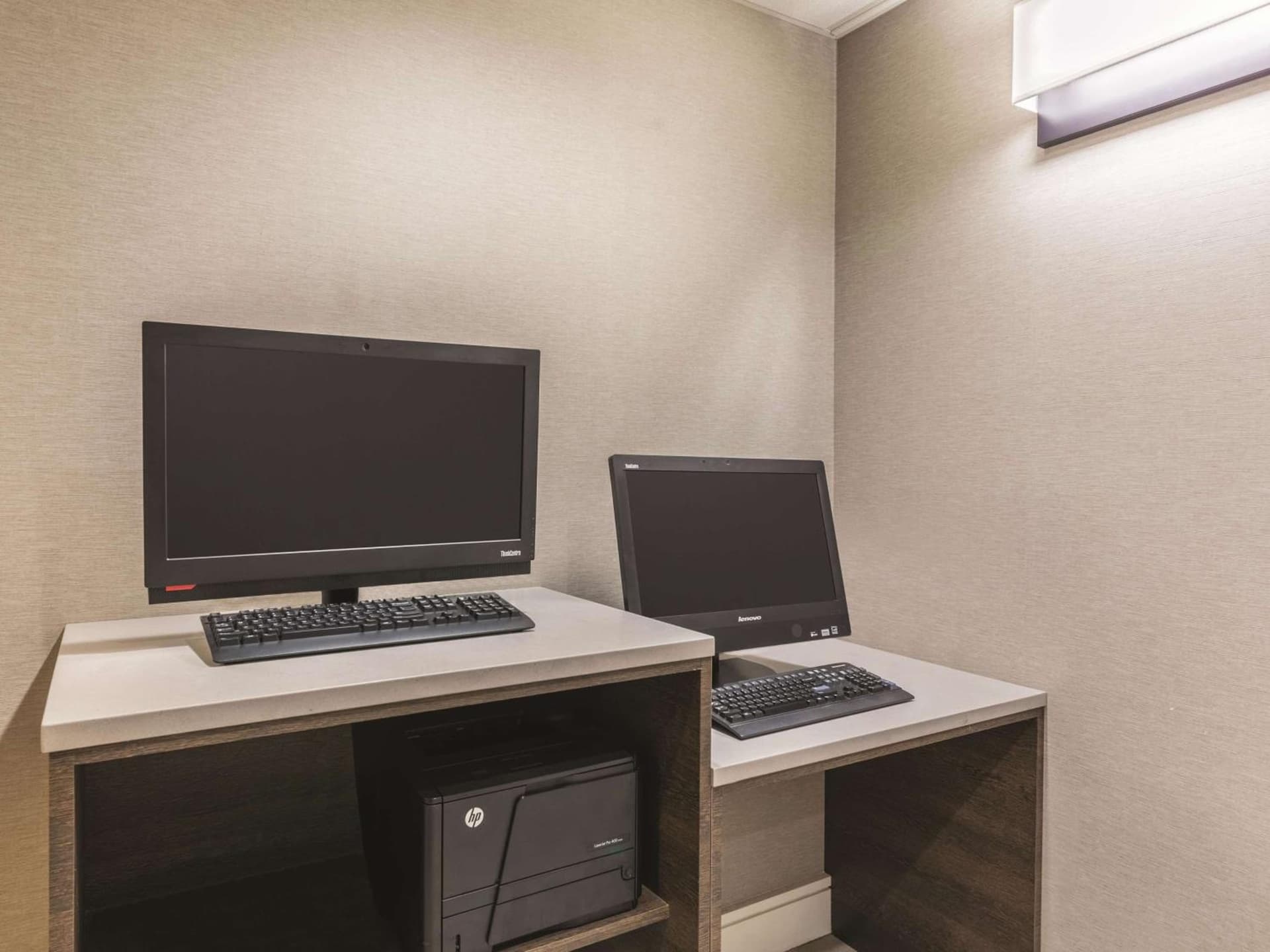 La Quinta Inn & Suites by Wyndham Austin Near The Domain gallery photo in Austin, TX — image 39
