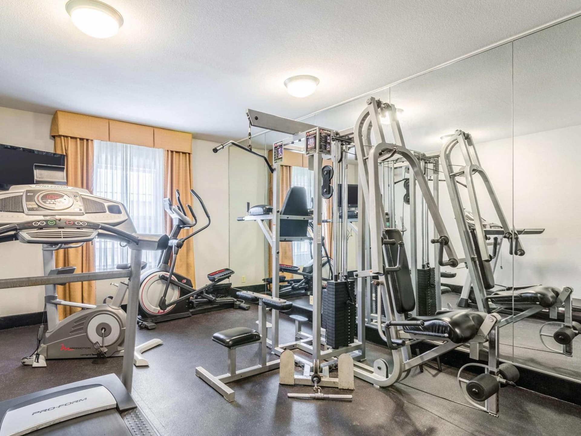 La Quinta by Wyndham Kansas City Airport gallery photo in Kansas City, KS — image 42