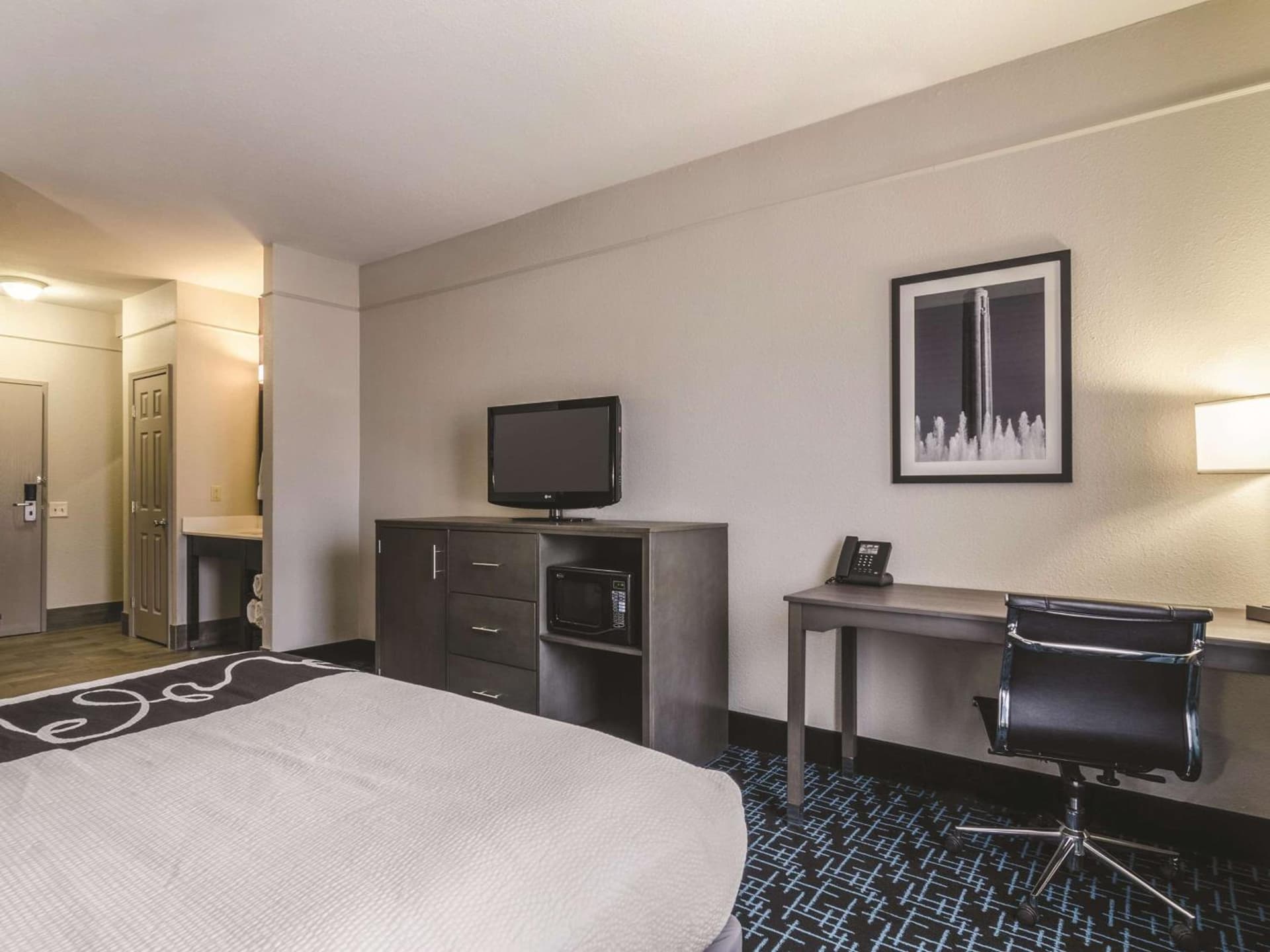 La Quinta by Wyndham Kansas City Airport gallery photo in Kansas City, KS — image 12