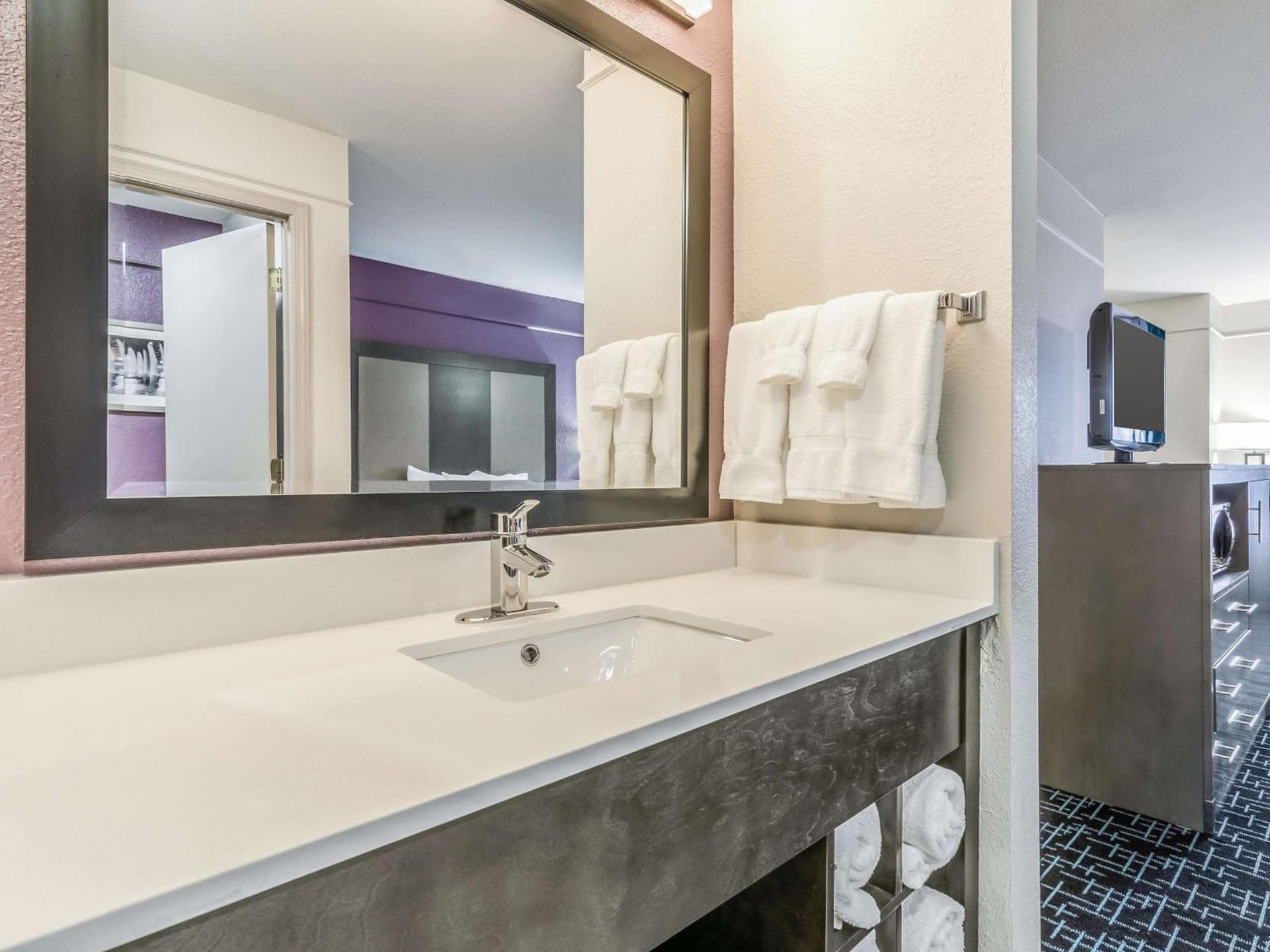 La Quinta by Wyndham Kansas City Airport gallery photo in Kansas City, KS — image 6