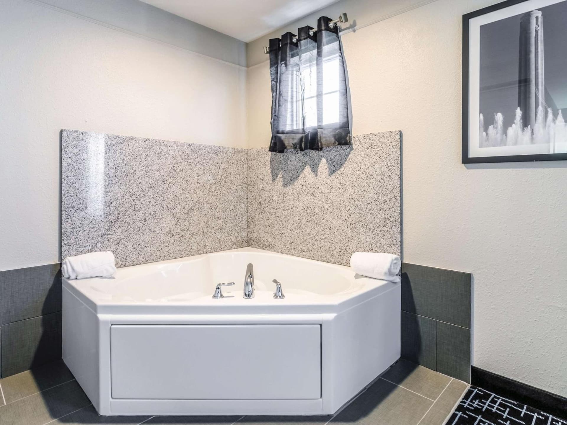La Quinta by Wyndham Kansas City Airport gallery photo in Kansas City, KS — image 23