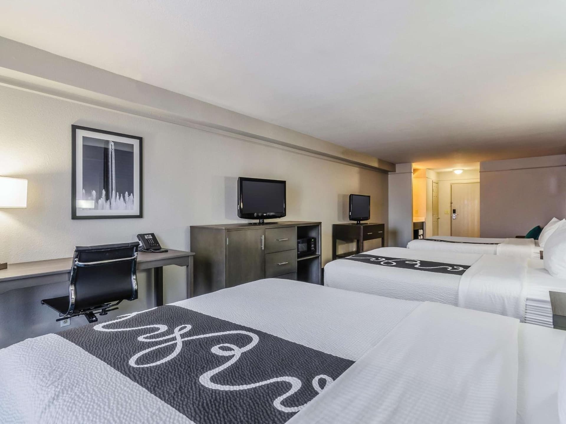 La Quinta by Wyndham Kansas City Airport gallery photo in Kansas City, KS — image 4