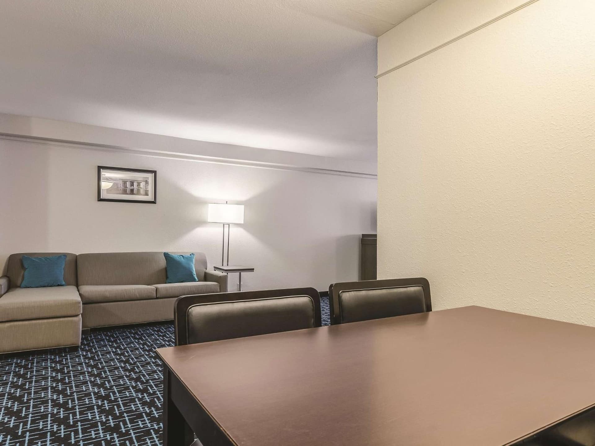 La Quinta by Wyndham Kansas City Airport gallery photo in Kansas City, KS — image 17
