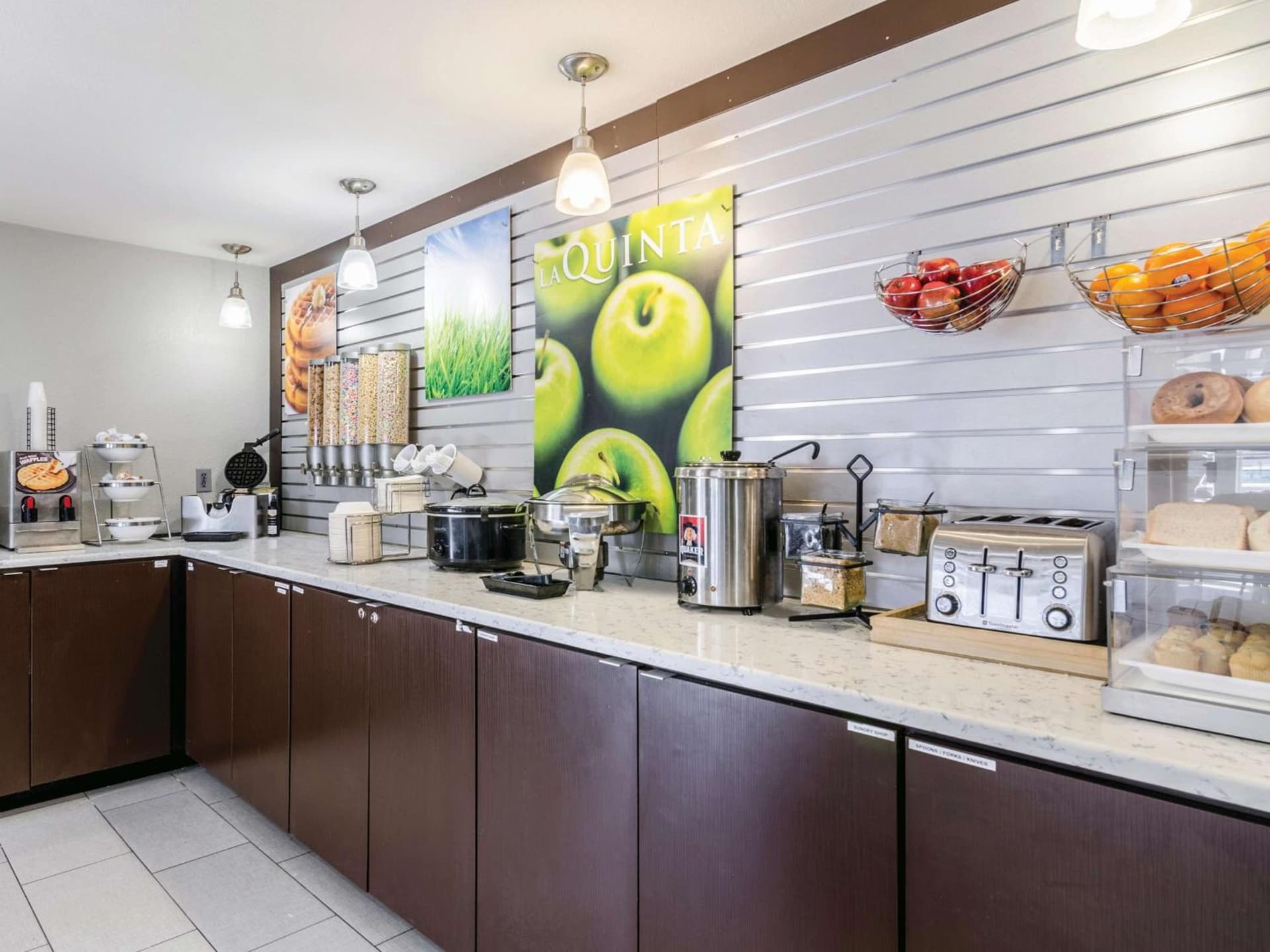 La Quinta by Wyndham Kansas City Airport gallery photo in Kansas City, KS — image 28