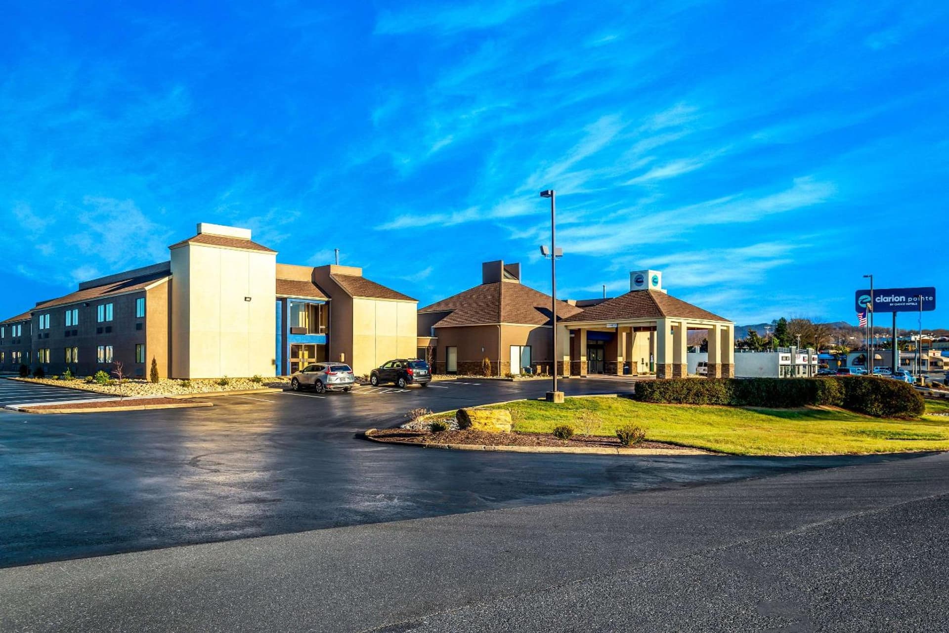 Clarion Pointe Harrisonburg interior in Harrisonburg, VA — gallery photo 2
