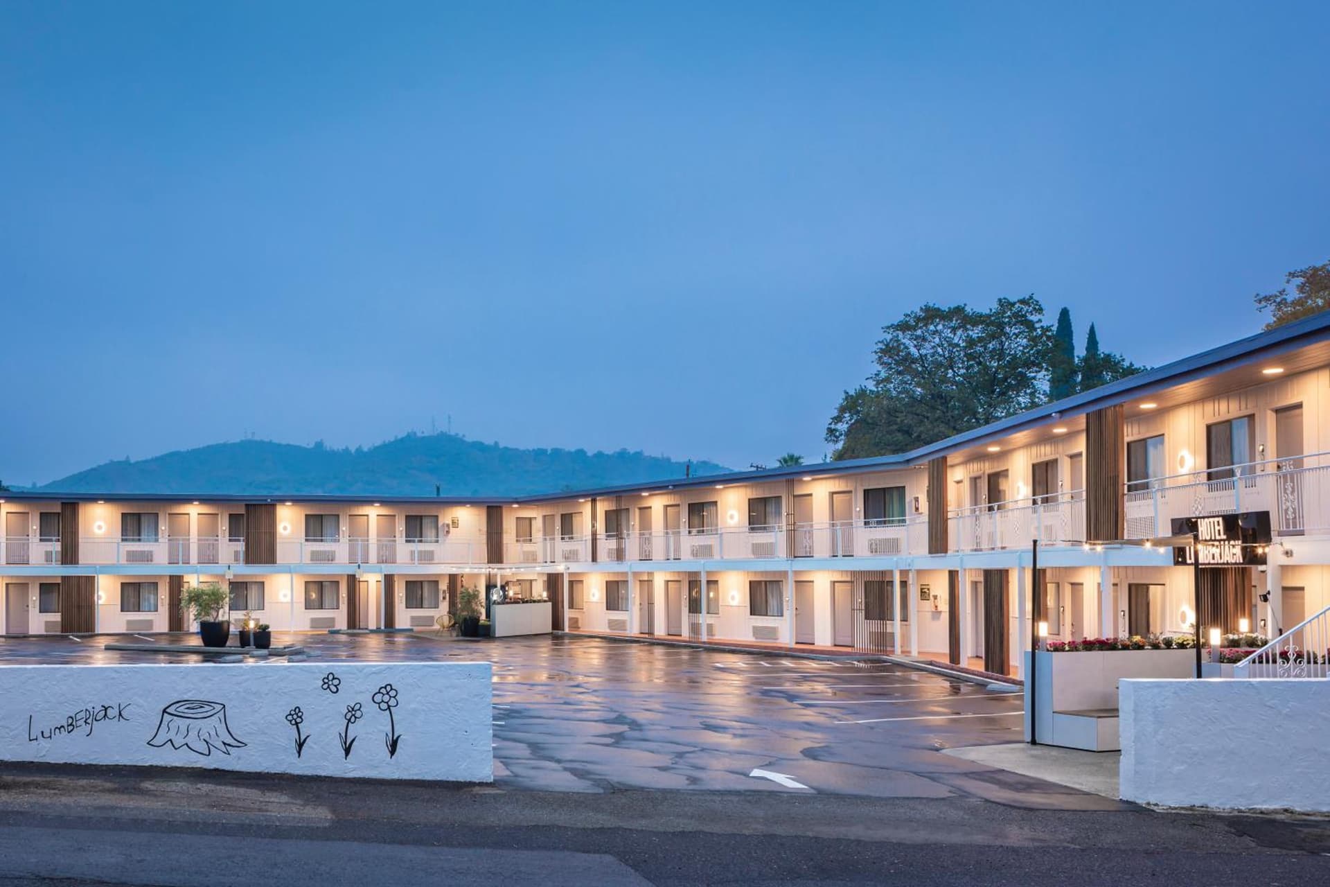 Hotel Lumberjack - Sonora exterior or lobby in Sonora, CA — main listing photo