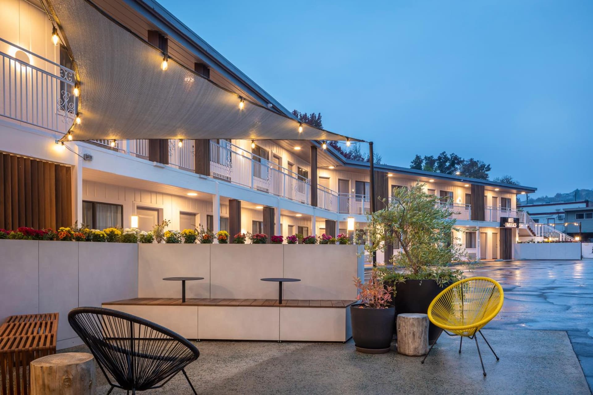 Hotel Lumberjack - Sonora interior in Sonora, CA — gallery photo 2