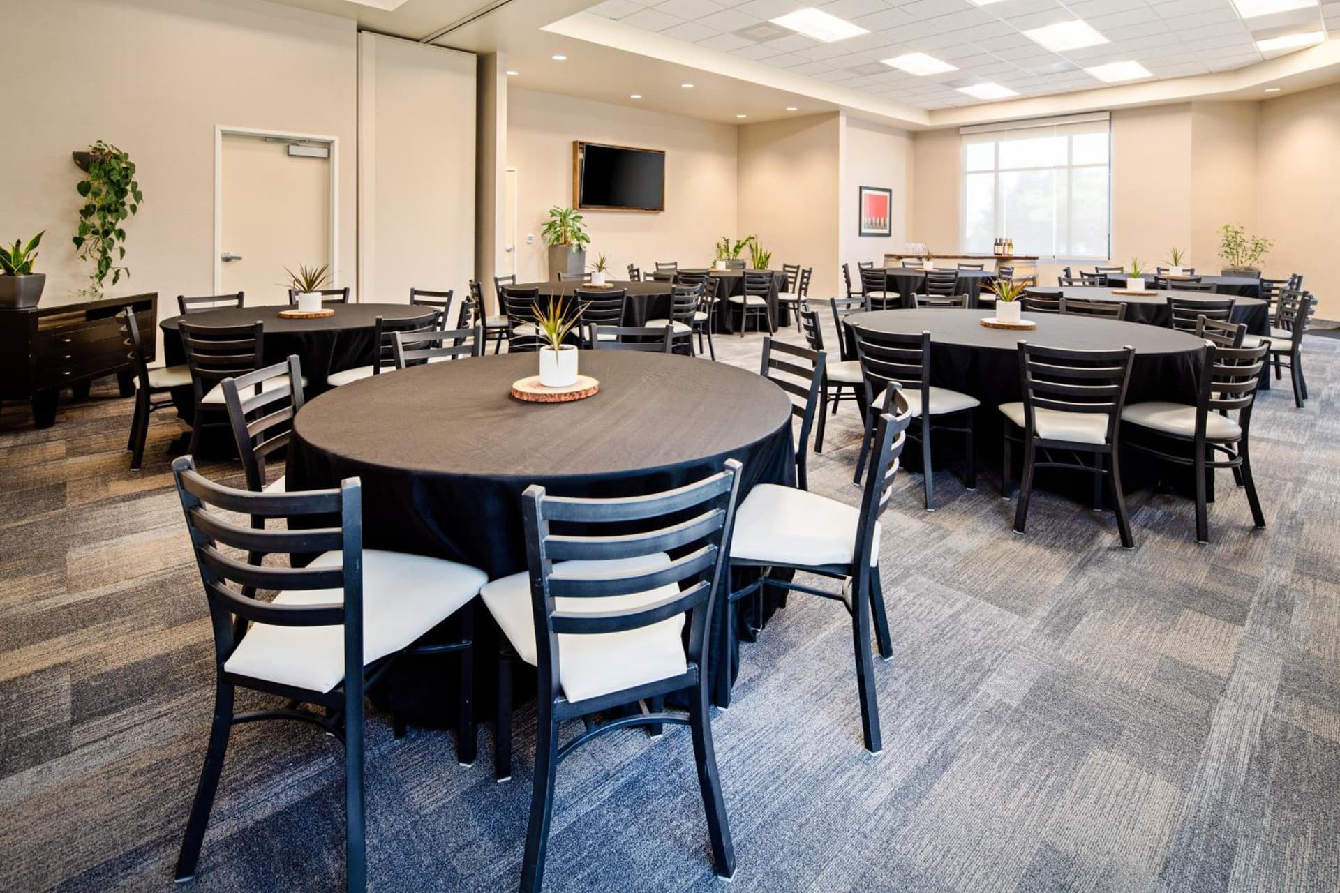 Holiday Inn Express Hotel & Suites Atascadero by IHG gallery photo in Atascadero, CA — image 17