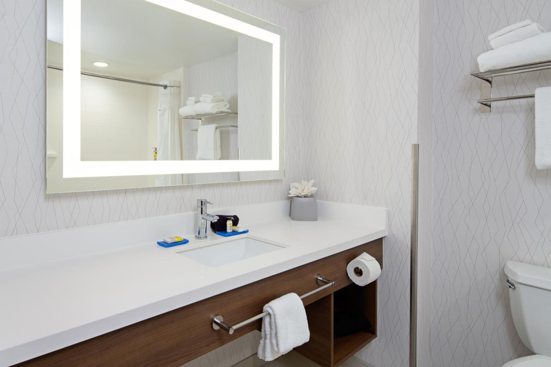 Holiday Inn Express Hotel & Suites Atascadero by IHG gallery photo in Atascadero, CA — image 52