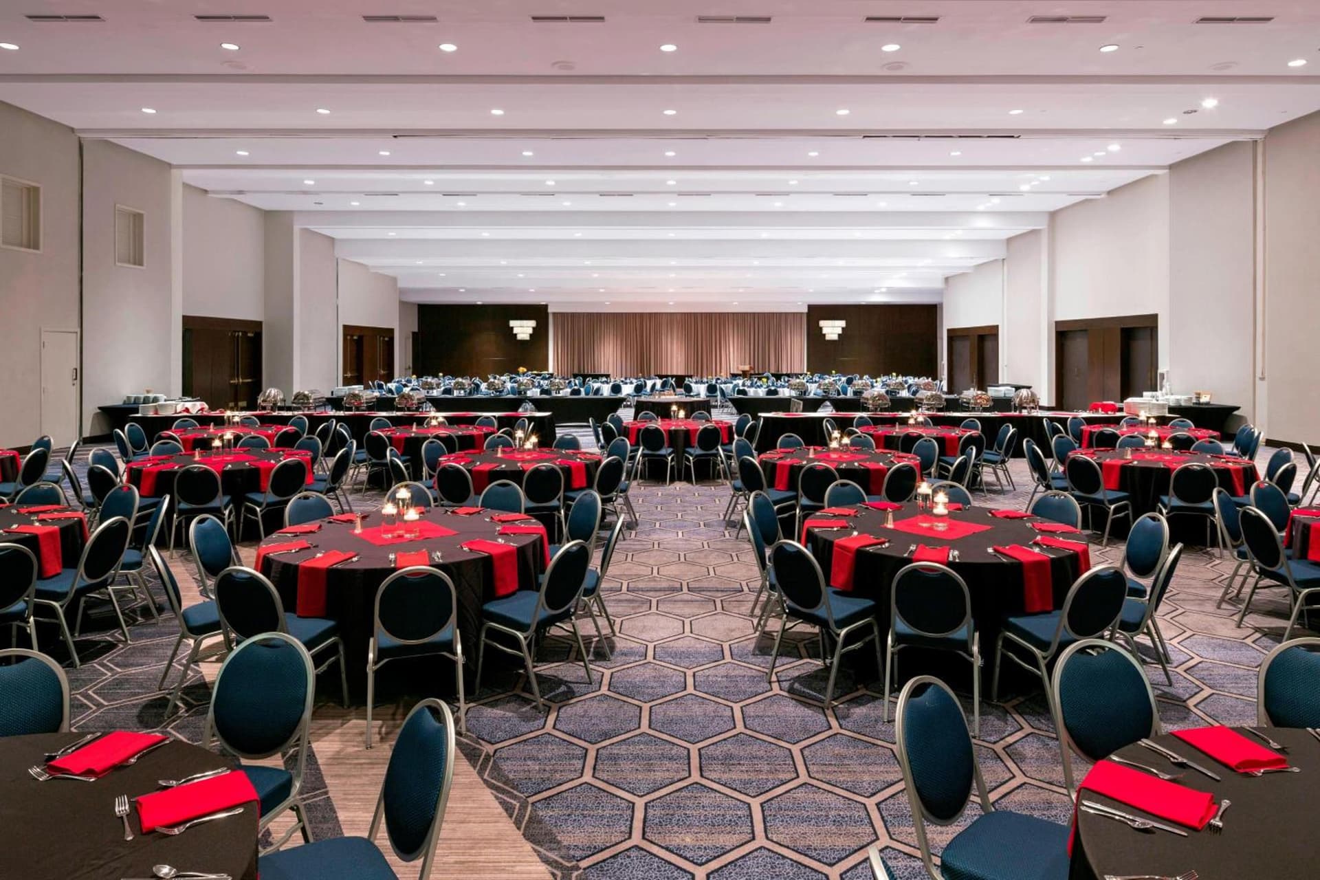 Sheraton Norfolk Waterside Hotel interior in Norfolk, VA — gallery photo 2
