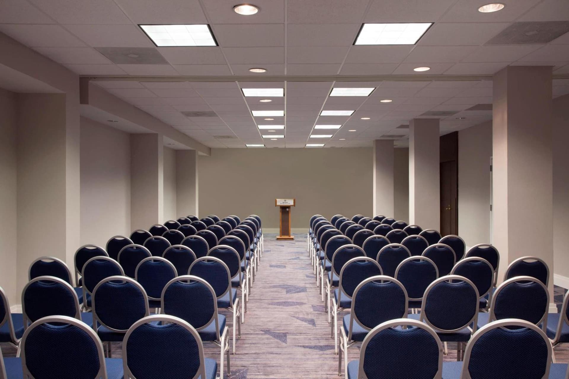 Sheraton Norfolk Waterside Hotel gallery photo in Norfolk, VA — image 20