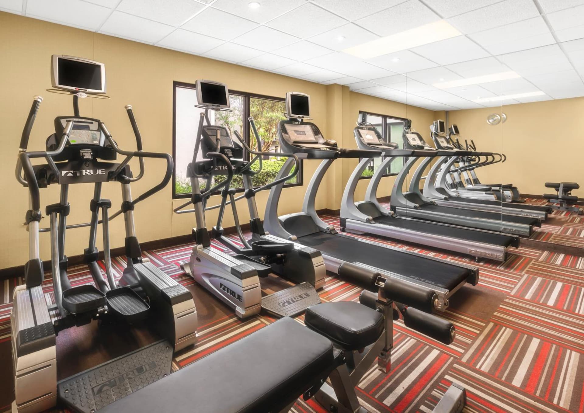Super 8 by Wyndham Dallas Love Field Airport gallery photo in Dallas, TX — image 35