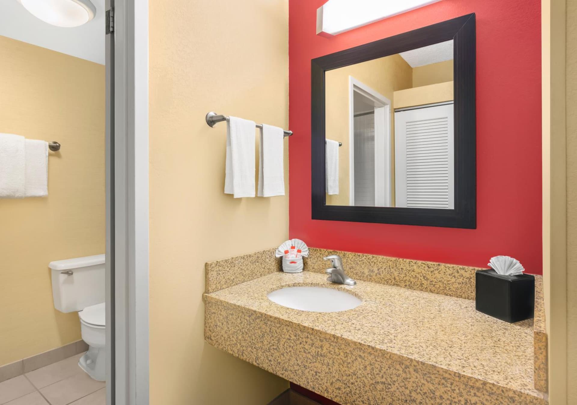 Super 8 by Wyndham Dallas Love Field Airport gallery photo in Dallas, TX — image 39