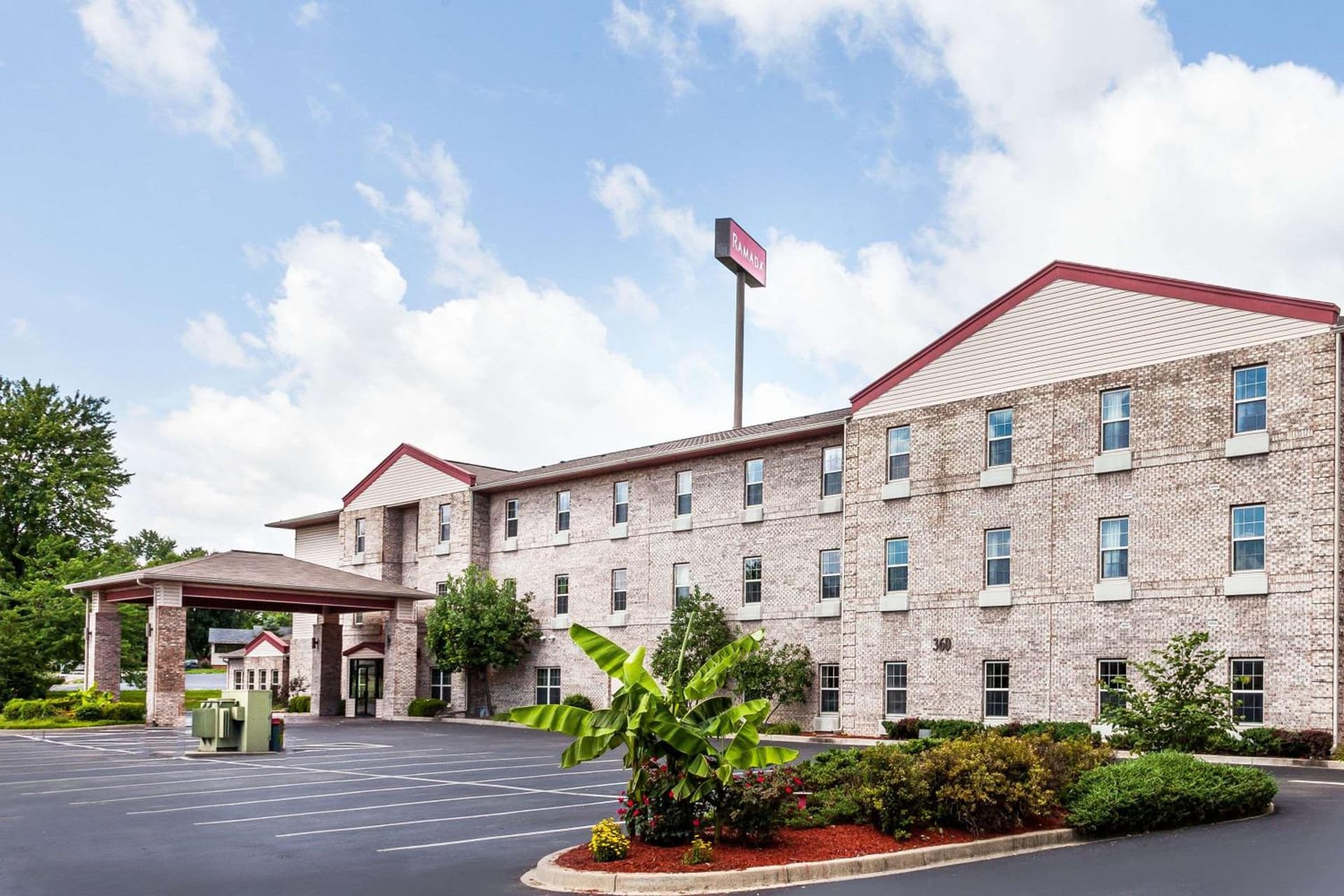 Ramada by Wyndham Sellersburg/Louisville North interior in Sellersburg, IN — gallery photo 2