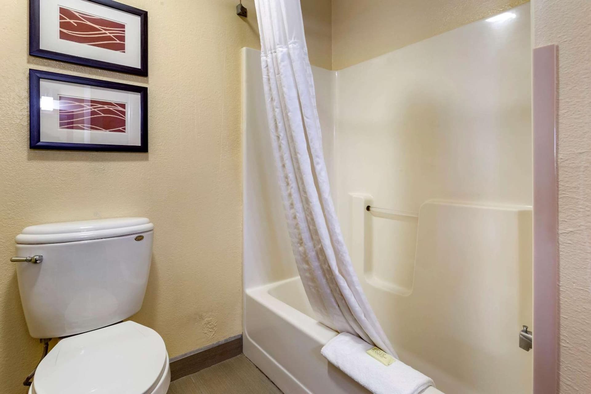 Comfort Inn & Suites North Aurora - Naperville gallery photo in North Aurora, IL — image 22