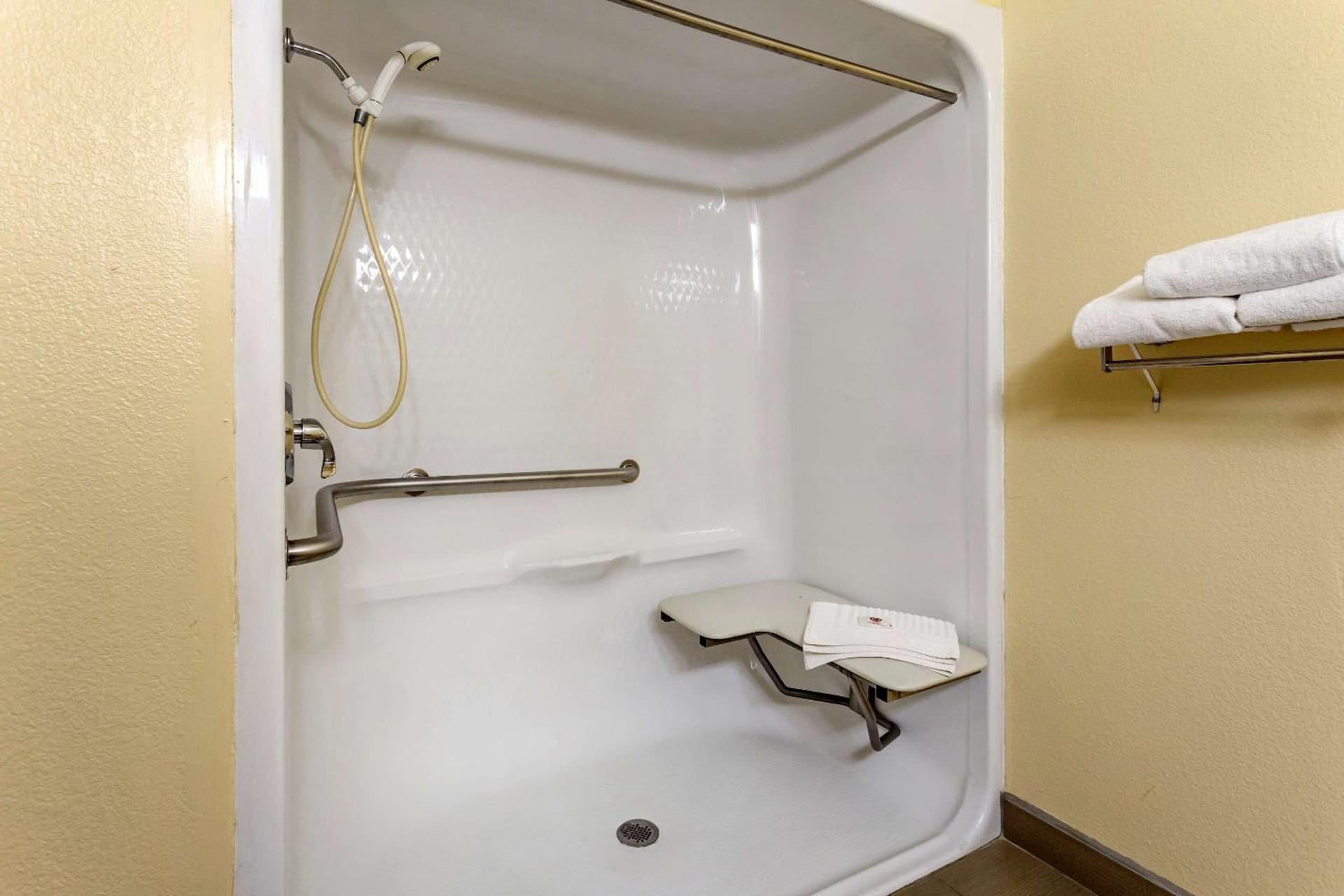 Comfort Inn & Suites North Aurora - Naperville gallery photo in North Aurora, IL — image 25