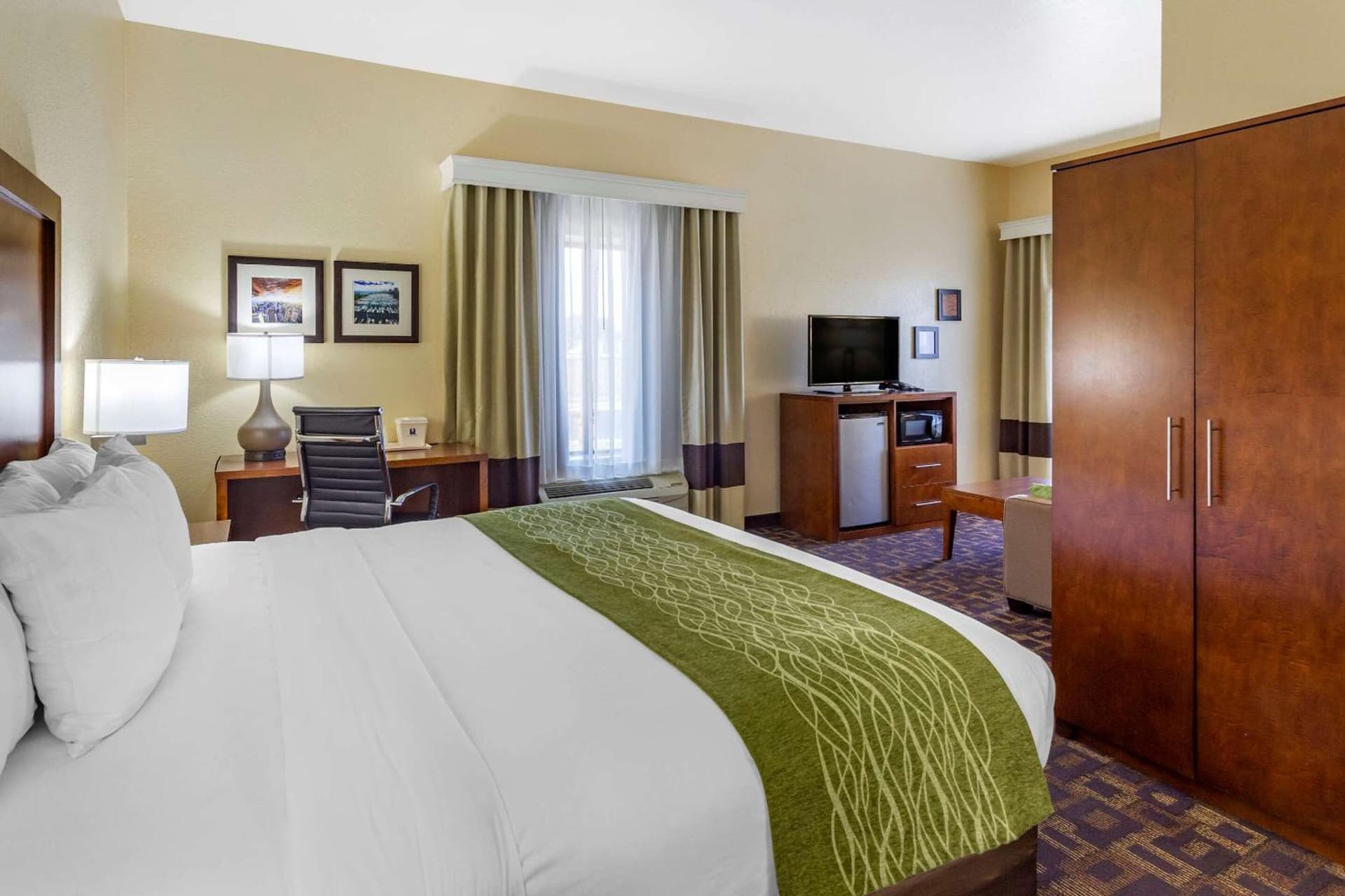 Comfort Inn & Suites North Aurora - Naperville gallery photo in North Aurora, IL — image 18