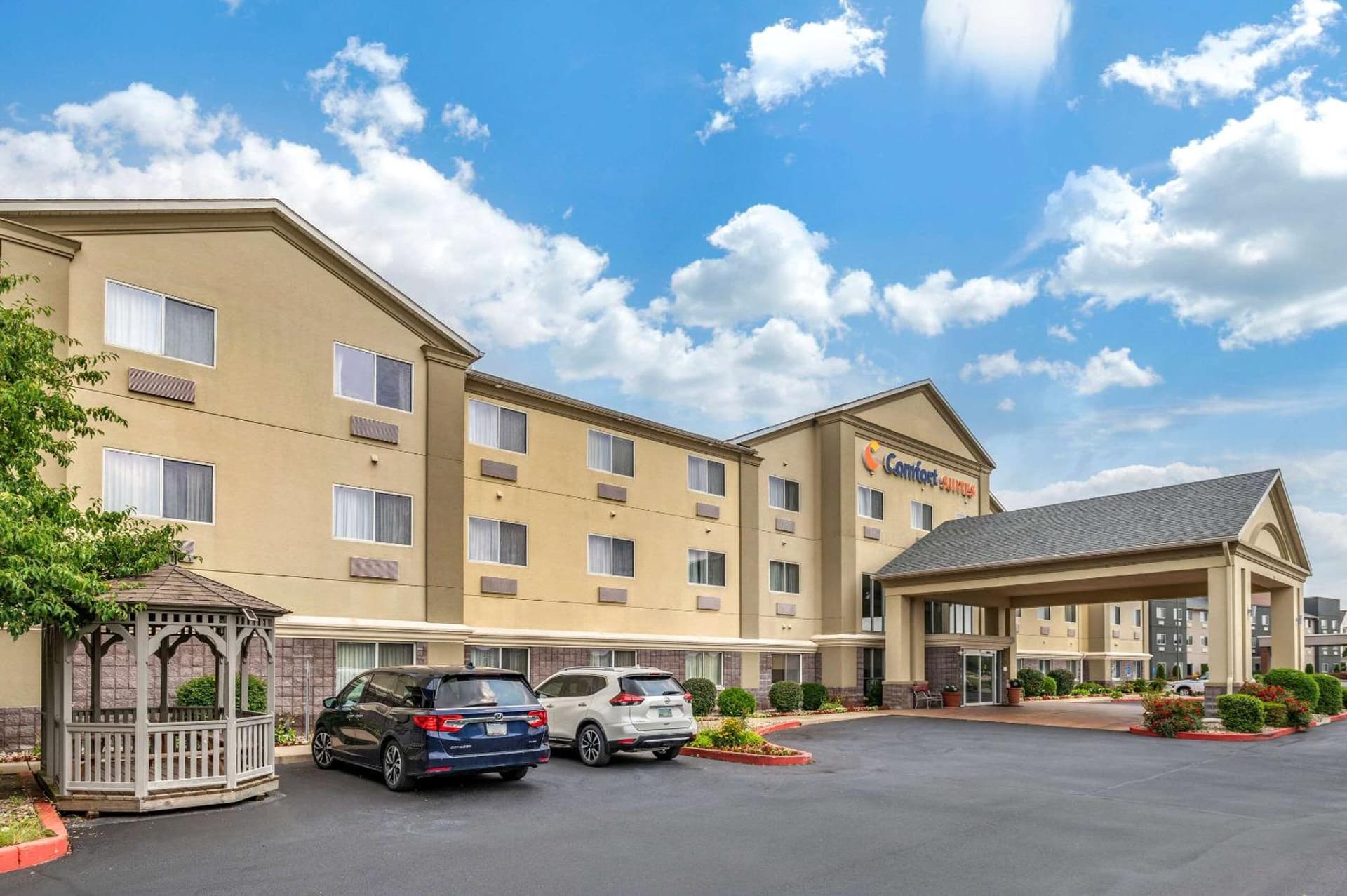Comfort Suites Elkhart North interior in Elkhart, IN — gallery photo 2
