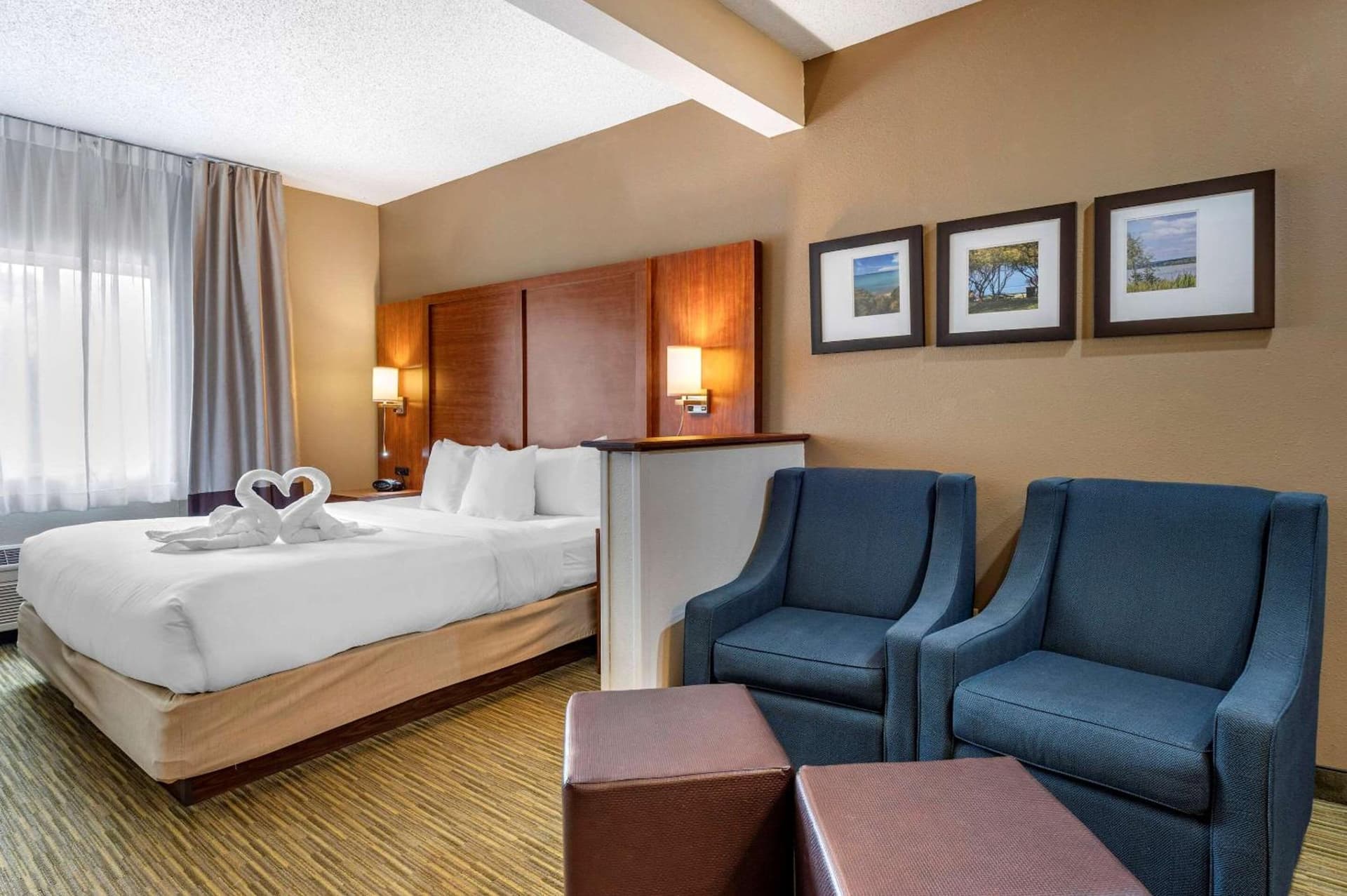 Comfort Suites Elkhart North interior in Elkhart, IN — gallery photo 2