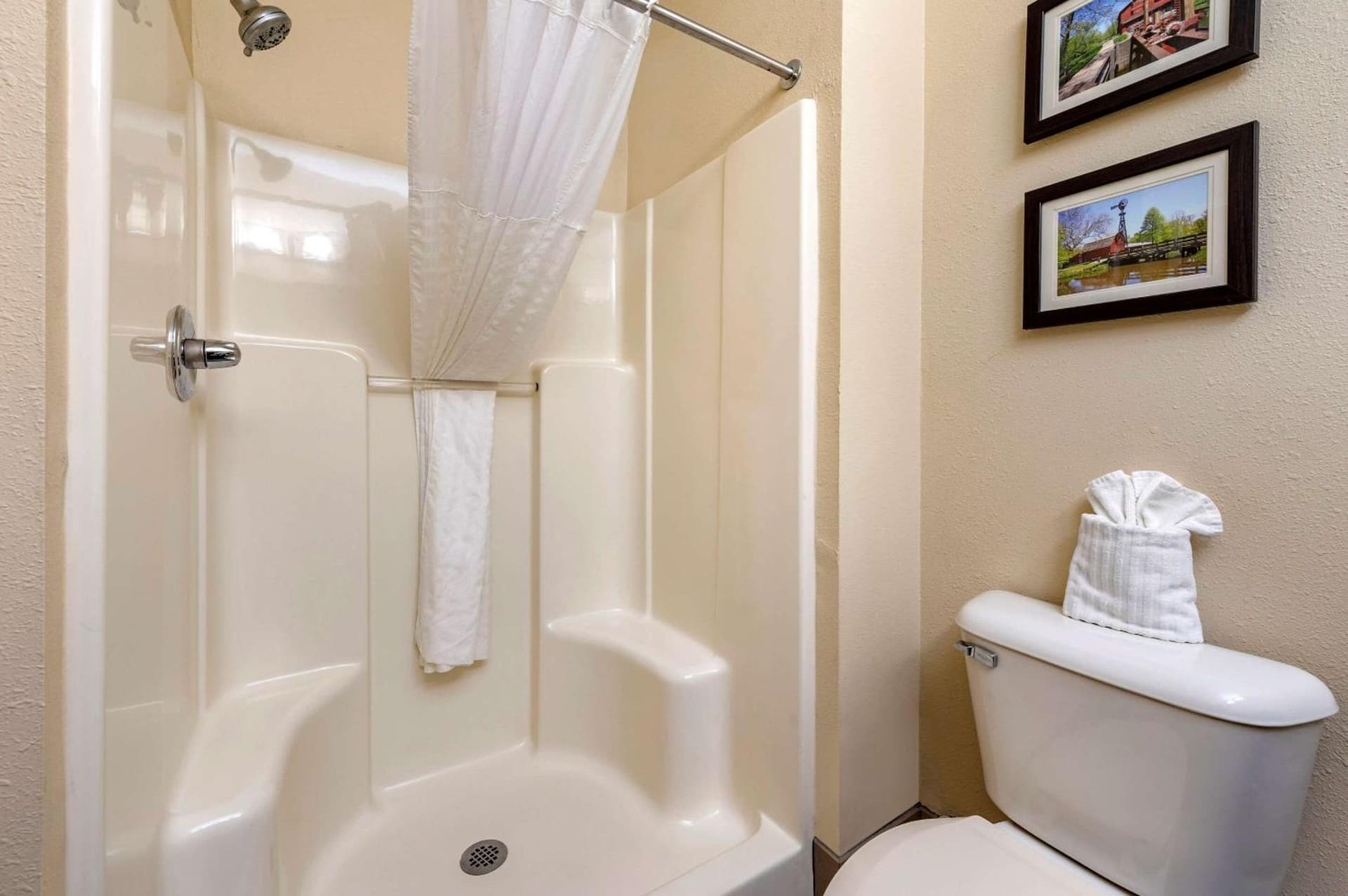 Comfort Suites Elkhart North gallery photo in Elkhart, IN — image 30