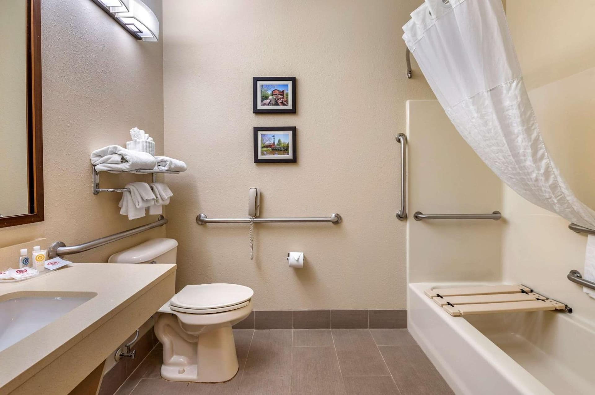 Comfort Suites Elkhart North gallery photo in Elkhart, IN — image 6